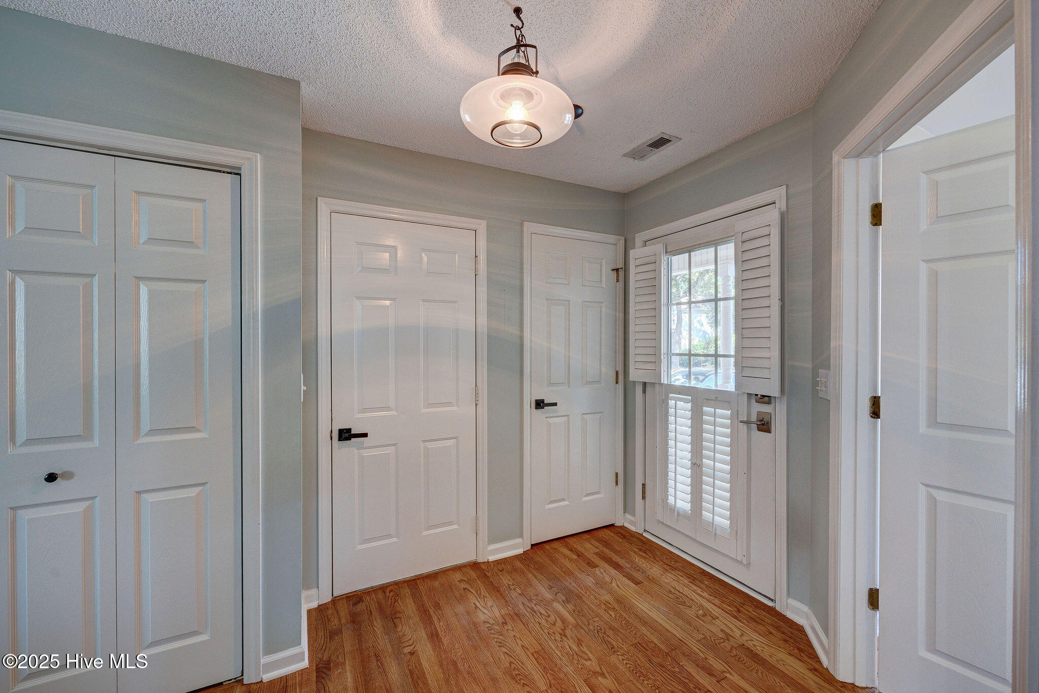 Carolina Beach, North Carolina, 28428, United States, 2 Bedrooms Bedrooms, ,2 BathroomsBathrooms,Residential,For Sale,1956851