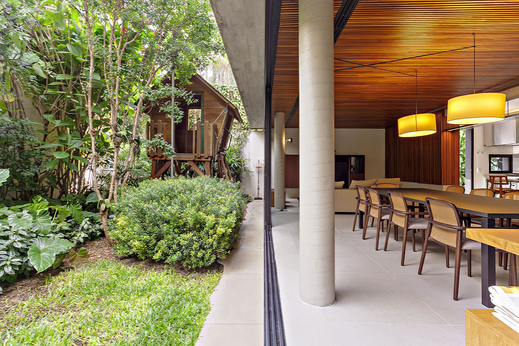  Contemporary residence in a private condominium with pool and integrated living - 物件實景