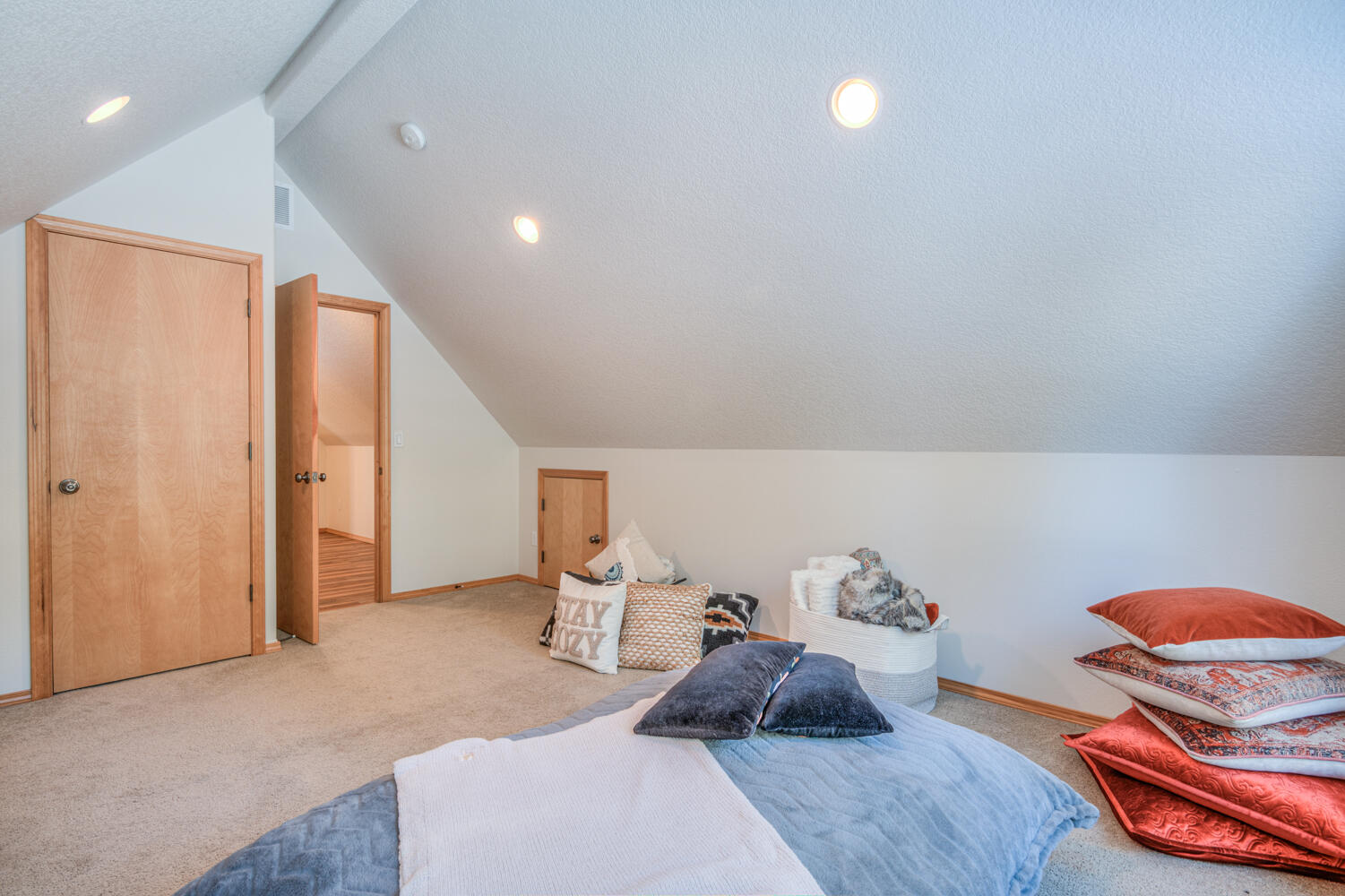 Bend, Oregon, 97707, United States, 5 Bedrooms Bedrooms, ,3 BathroomsBathrooms,Residential,For Sale,2010023