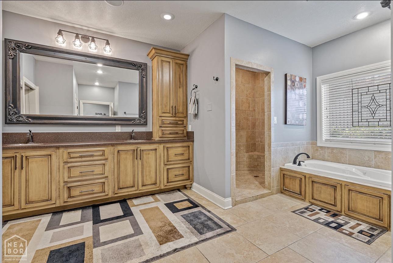 Jonesboro, Arkansas, 72404, United States, 5 Bedrooms Bedrooms, ,5 BathroomsBathrooms,Residential,For Sale,1981744