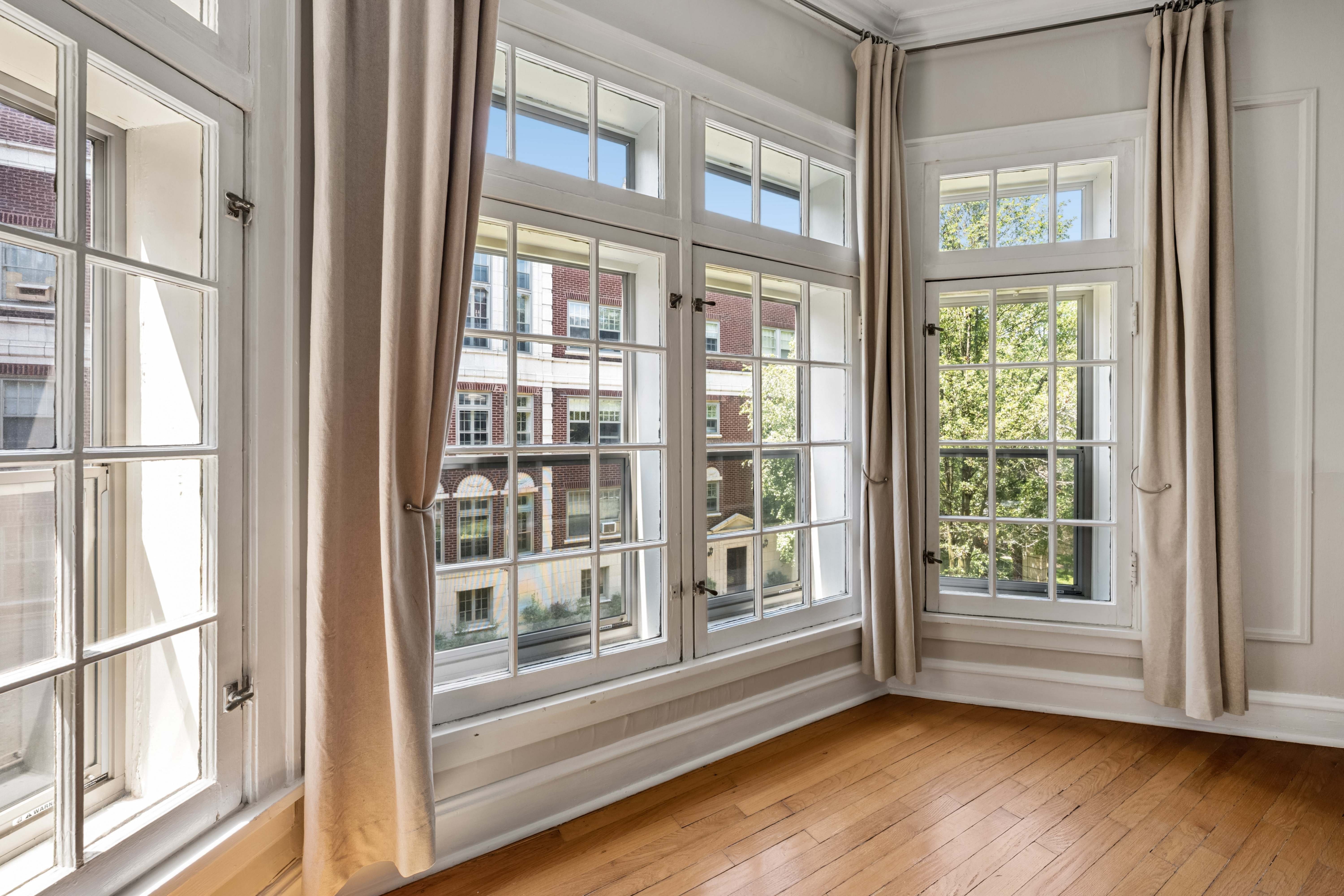  Exceptionally Spacious, Sophisticated One-bedroom - 物件實景