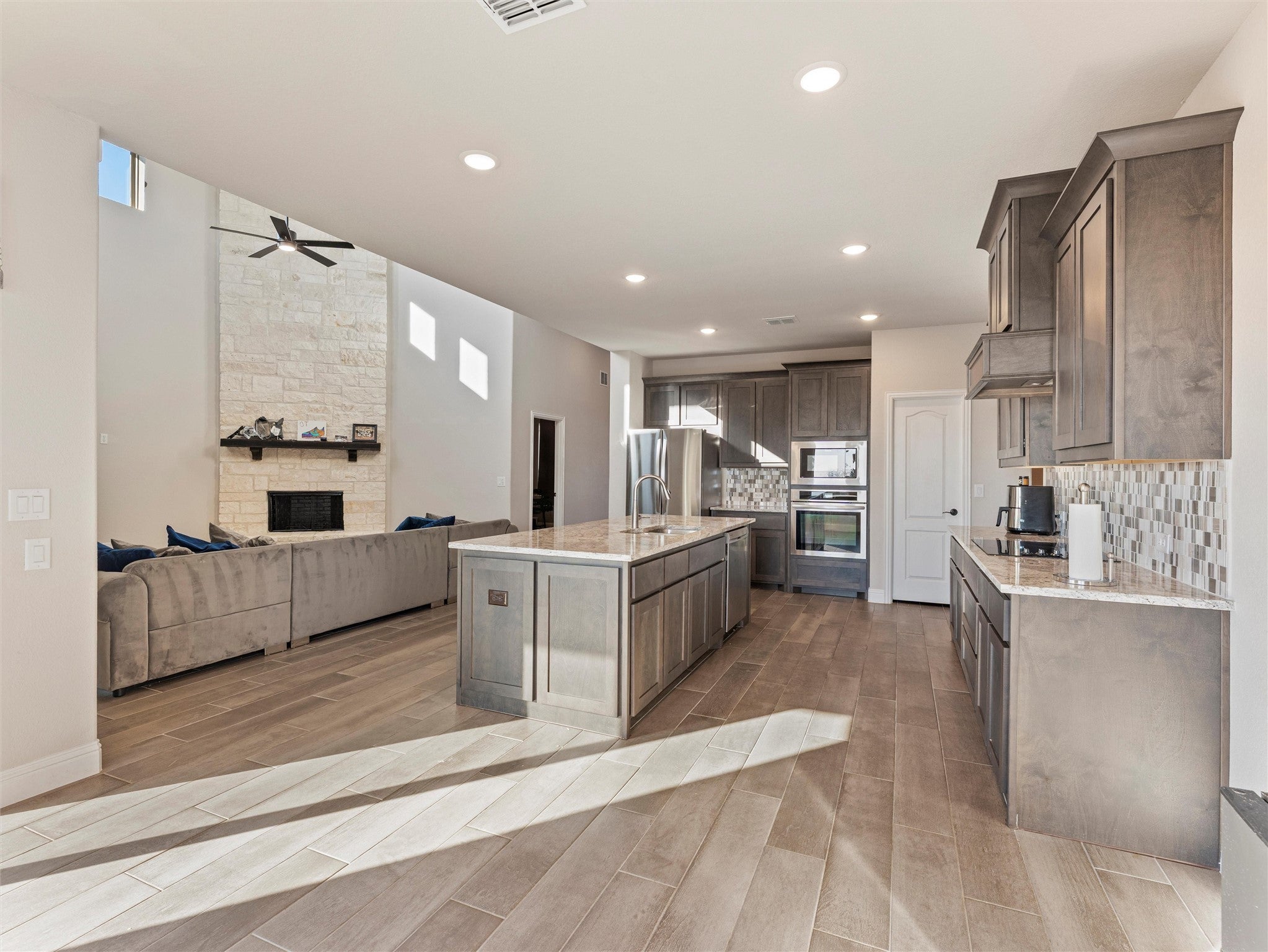 Waxahachie, Texas, 75165, United States, 5 Bedrooms Bedrooms, ,4 BathroomsBathrooms,Residential,For Sale,1989911