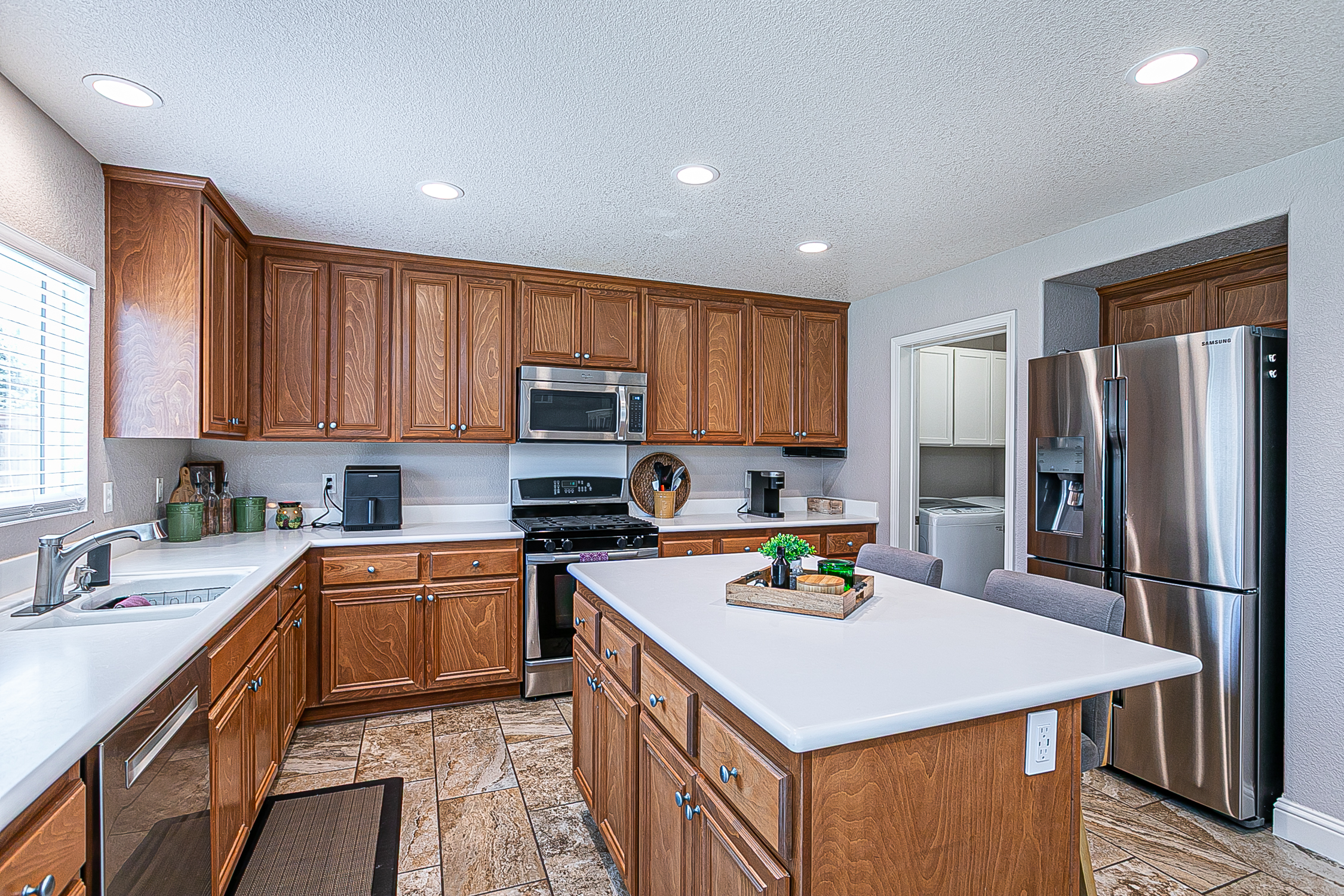 Lompoc, California, 93436, United States, 4 Bedrooms Bedrooms, ,3 BathroomsBathrooms,Residential,For Sale,1924716