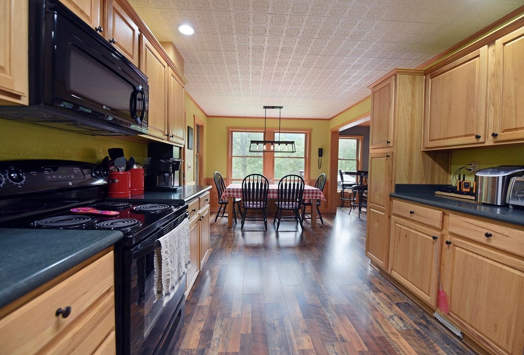 Blue Ridge, Georgia, 30513, United States, 4 Bedrooms Bedrooms, ,3 BathroomsBathrooms,Residential,For Sale,1889495