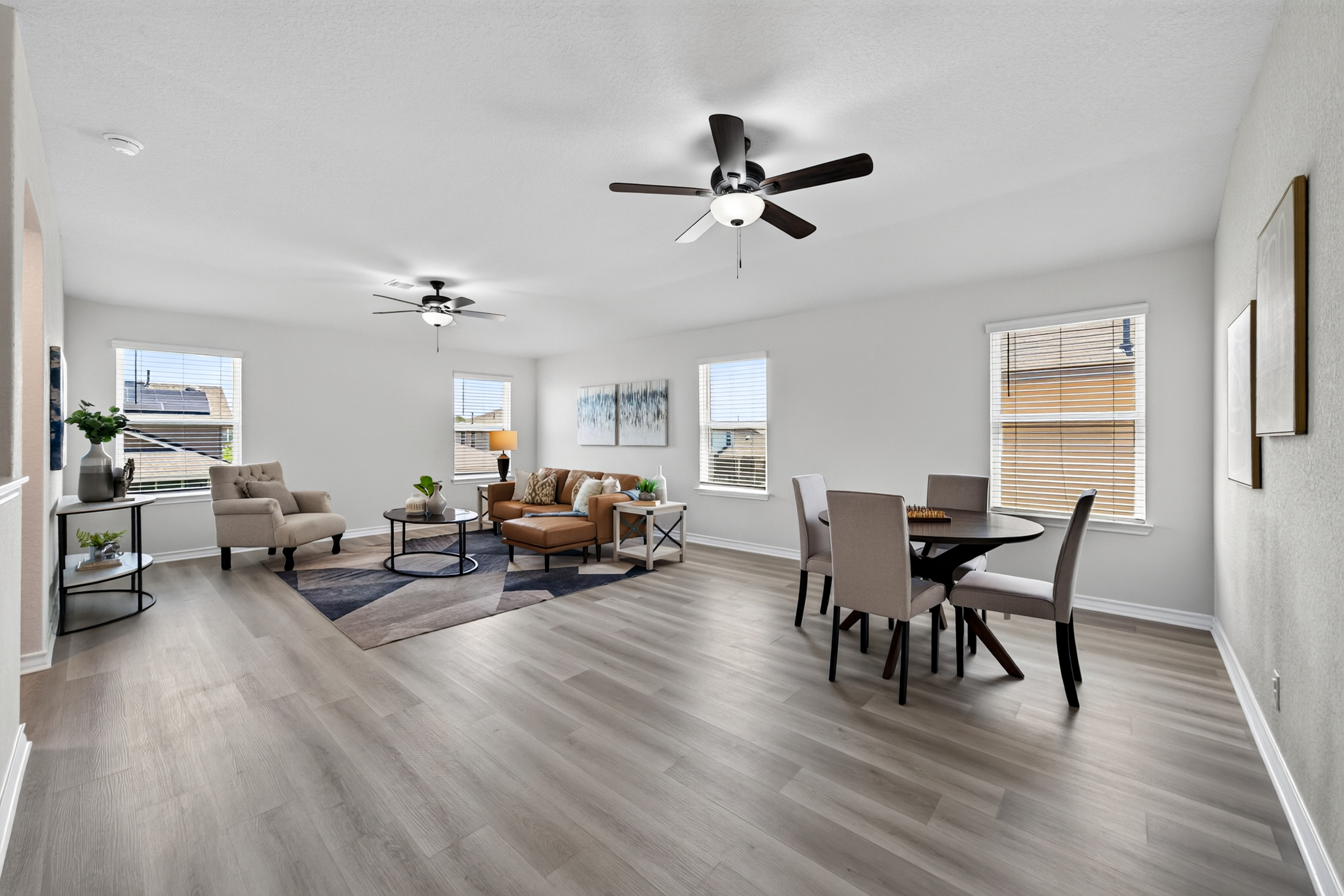  5-Bedroom Move-In Ready - 物件實景