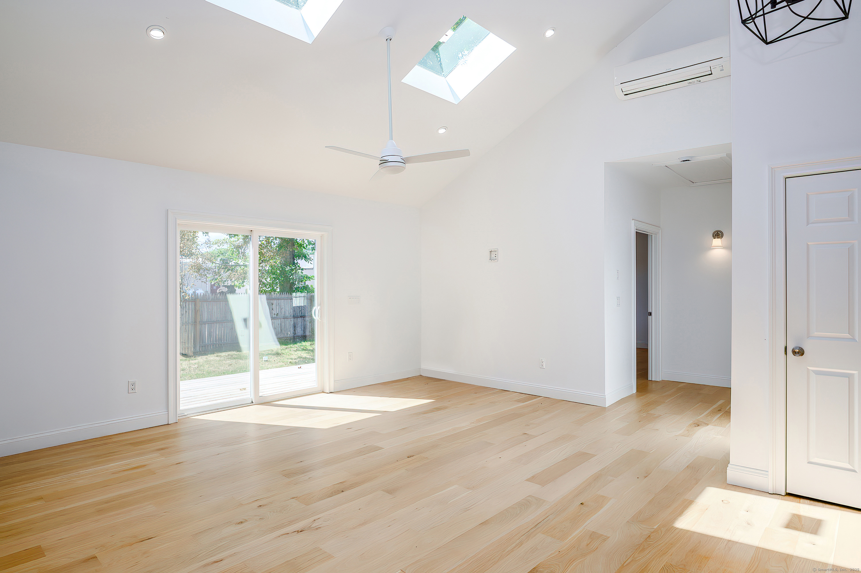 East Lyme, Connecticut, 06357, United States, 2 Bedrooms Bedrooms, ,3 BathroomsBathrooms,Residential,For Sale,1933174