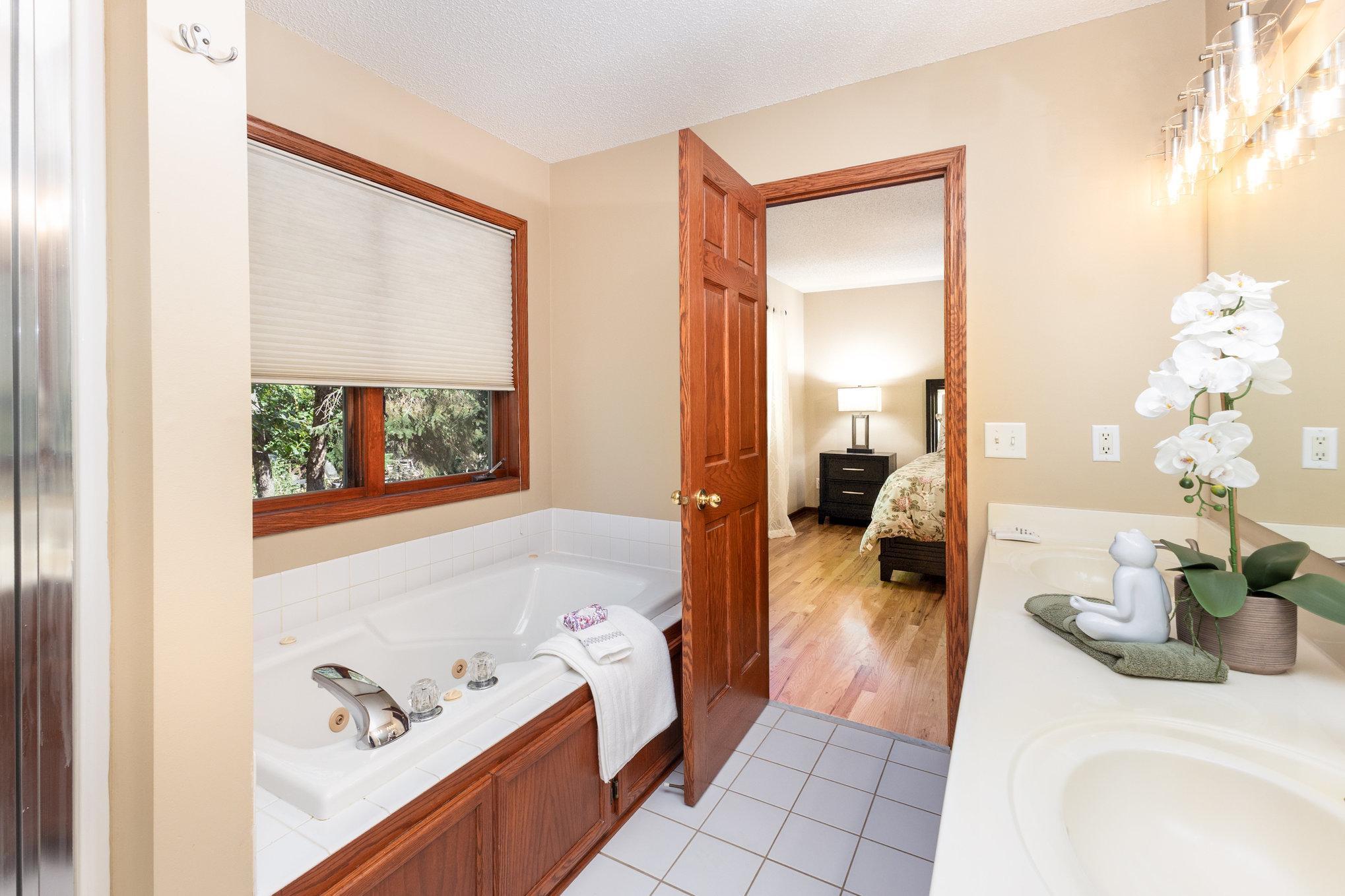 Lakeville, Minnesota, 55044, United States, 4 Bedrooms Bedrooms, ,3 BathroomsBathrooms,Residential,For Sale,1963667