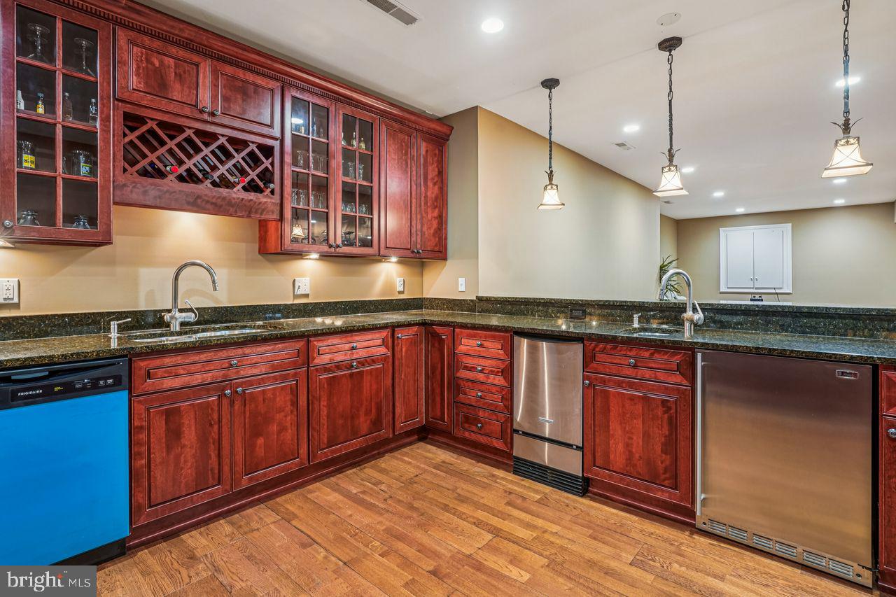 North Bethesda, Maryland, 20852, United States, 5 Bedrooms Bedrooms, ,5 BathroomsBathrooms,Residential,For Sale,1991971