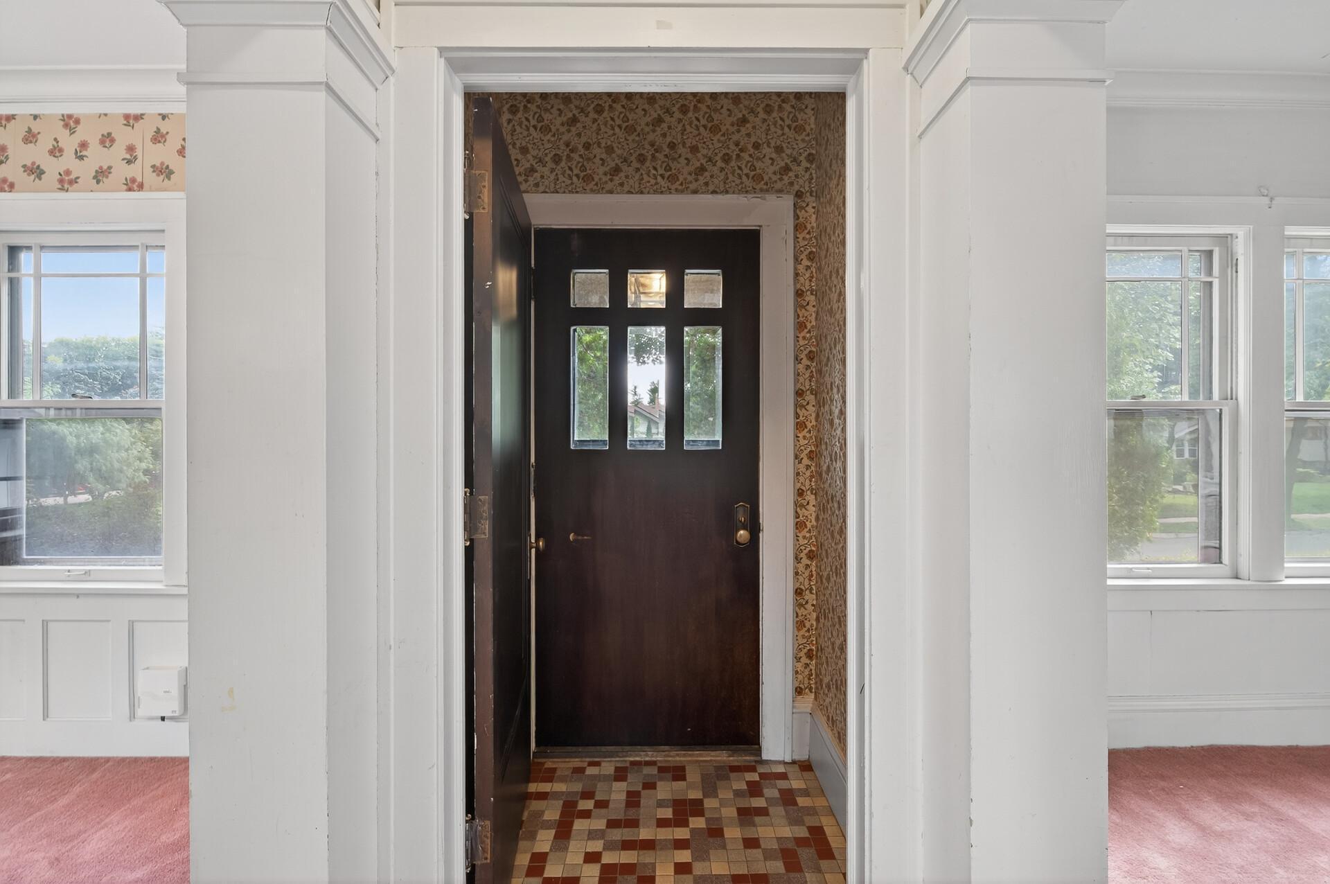 Minneapolis, Minnesota, 55409, United States, 4 Bedrooms Bedrooms, ,2 BathroomsBathrooms,Residential,For Sale,1959078