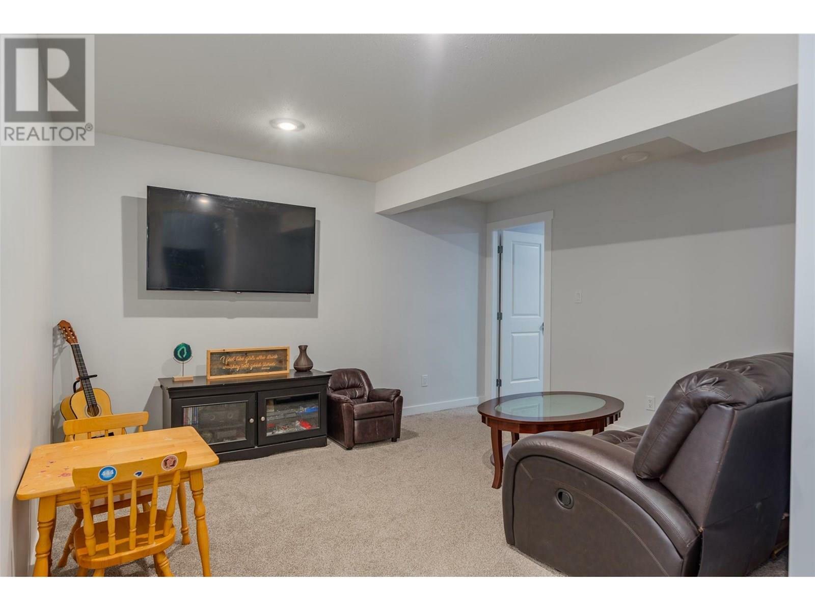 CASTLEGAR, British Columbia, V1N 4X8, CA, 6 Bedrooms Bedrooms, ,3 BathroomsBathrooms,Residential,For Sale,1883021