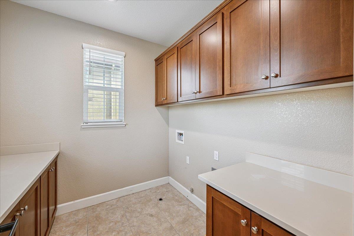 Folsom, California, 95630, United States, 4 Bedrooms Bedrooms, ,3 BathroomsBathrooms,Residential,For Sale,1948899