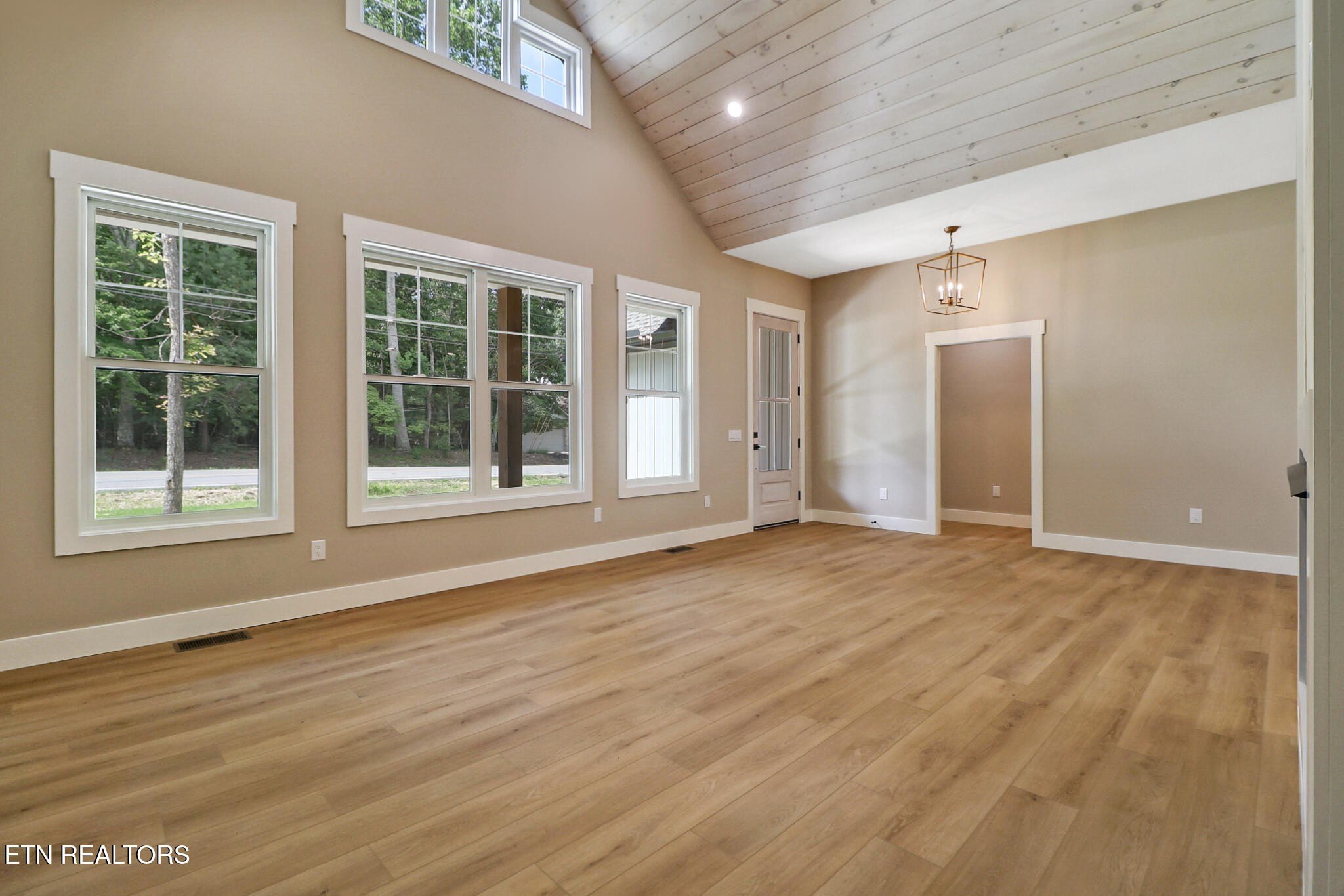 Crossville, Tennessee, 38558, United States, 3 Bedrooms Bedrooms, ,3 BathroomsBathrooms,Residential,For Sale,1998729