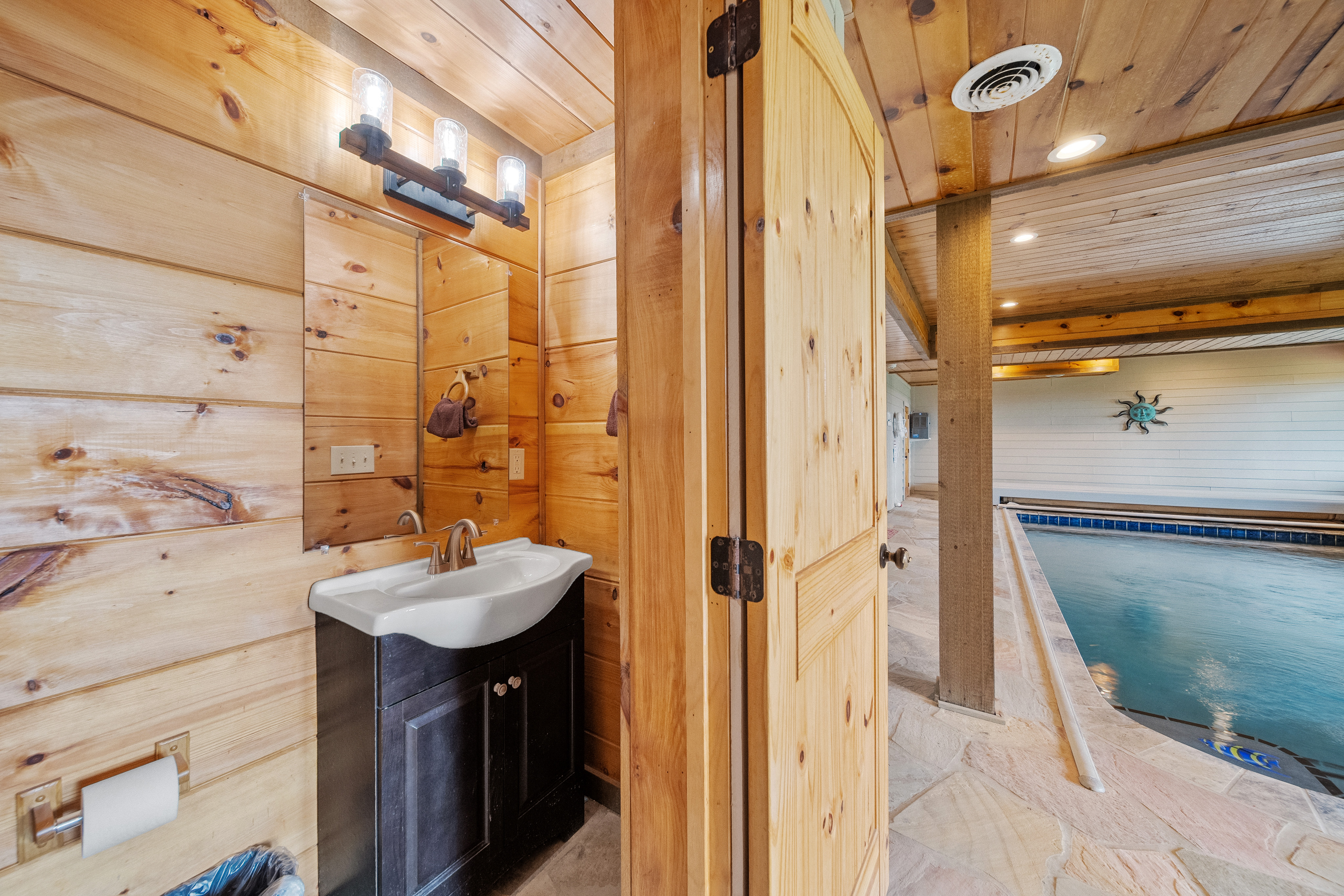 Sevierville, Tennessee, 37862, United States, 5 Bedrooms Bedrooms, ,7 BathroomsBathrooms,Residential,For Sale,1977744