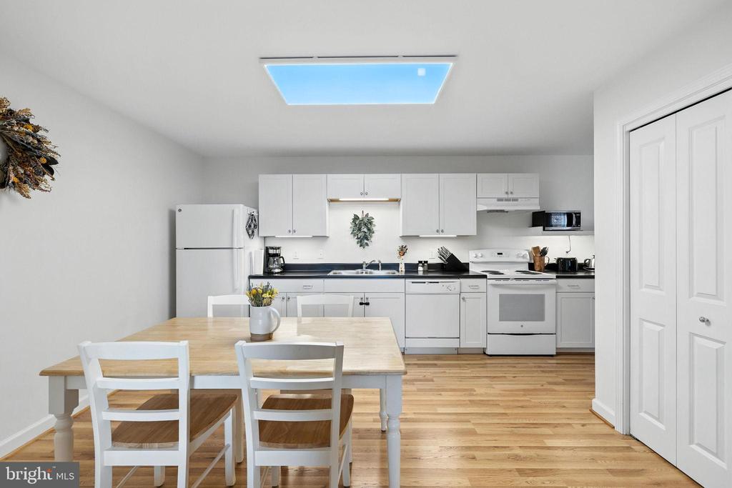 Chester Gap, Virginia, 22623, United States, 4 Bedrooms Bedrooms, ,4 BathroomsBathrooms,Residential,For Sale,1980820