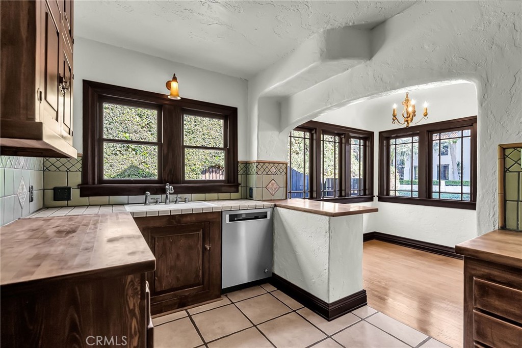 Riverside, California, 92507, United States, 4 Bedrooms Bedrooms, ,2 BathroomsBathrooms,Residential,For Sale,1999020