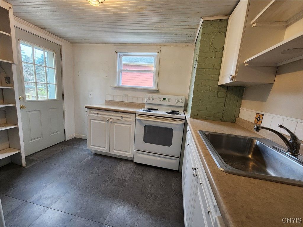 Skaneateles, New York, 13152, United States, 3 Bedrooms Bedrooms, ,2 BathroomsBathrooms,Residential,For Sale,1988278