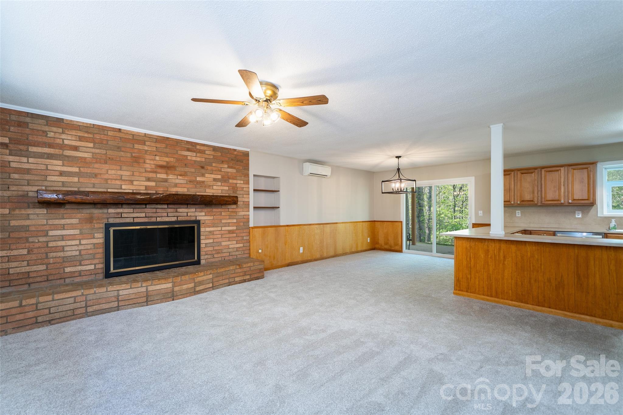 Hendersonville, North Carolina, 28739, United States, 4 Bedrooms Bedrooms, ,3 BathroomsBathrooms,Residential,For Sale,2049025