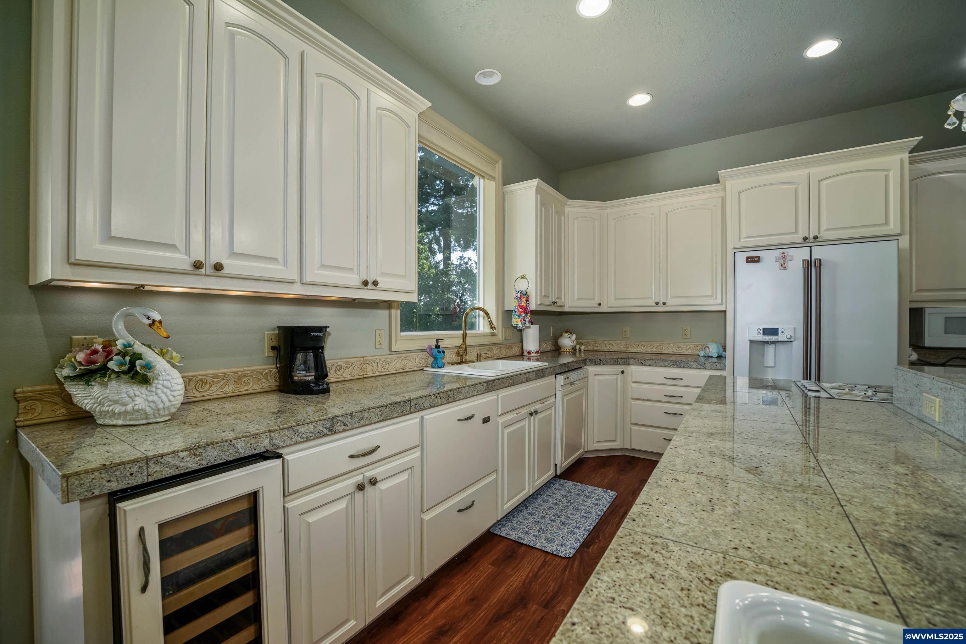 Turner, Oregon, 97392, United States, 4 Bedrooms Bedrooms, ,4 BathroomsBathrooms,Residential,For Sale,1848643
