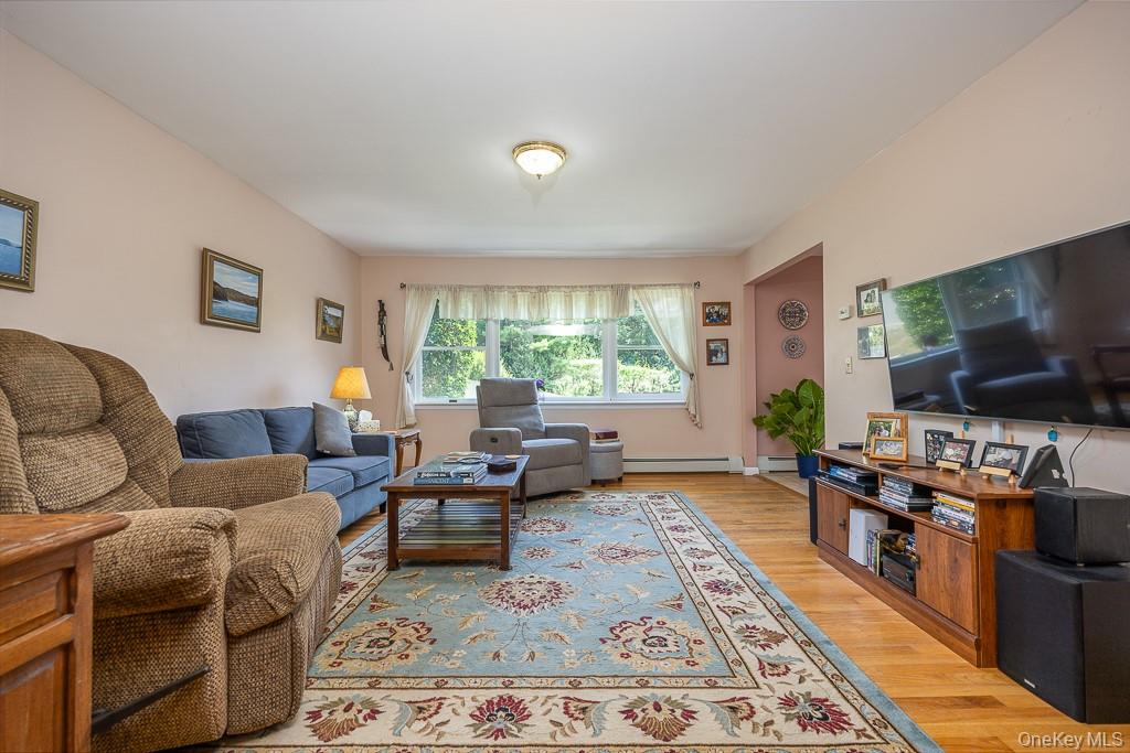 Stony Point, New York, 10980, United States, 5 Bedrooms Bedrooms, ,3 BathroomsBathrooms,Residential,For Sale,1918019