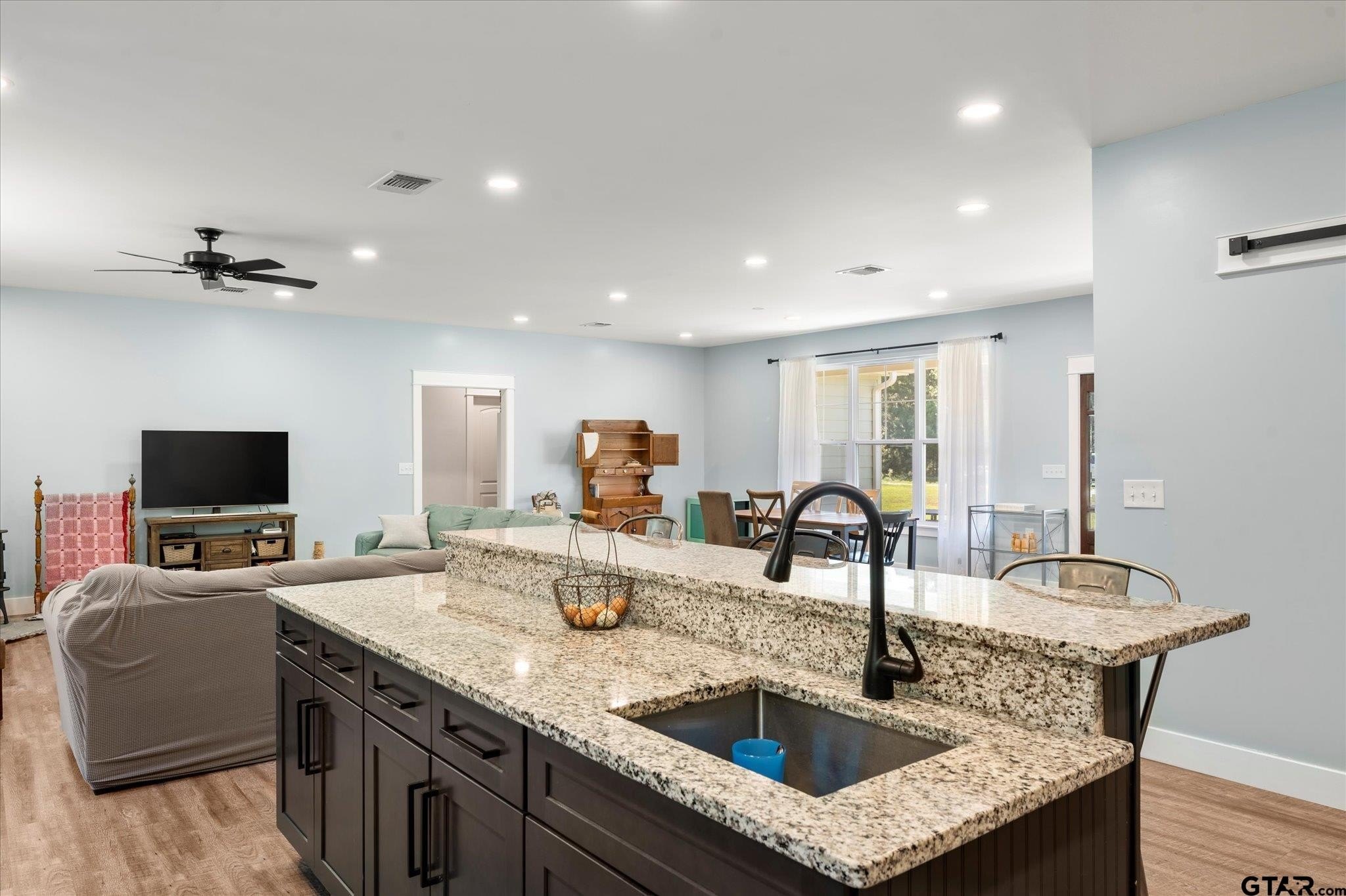 Pittsburg, Texas, 75686, United States, 3 Bedrooms Bedrooms, ,3 BathroomsBathrooms,Residential,For Sale,1930744