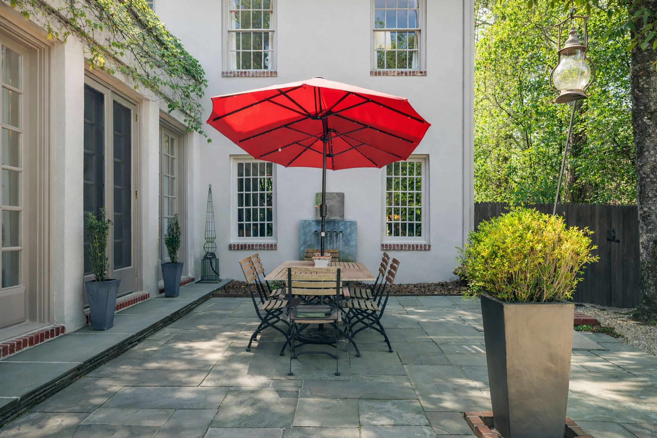  Timeless Ardmore Park Home Blends Classic Charm with Custom Renovations - 物件實景