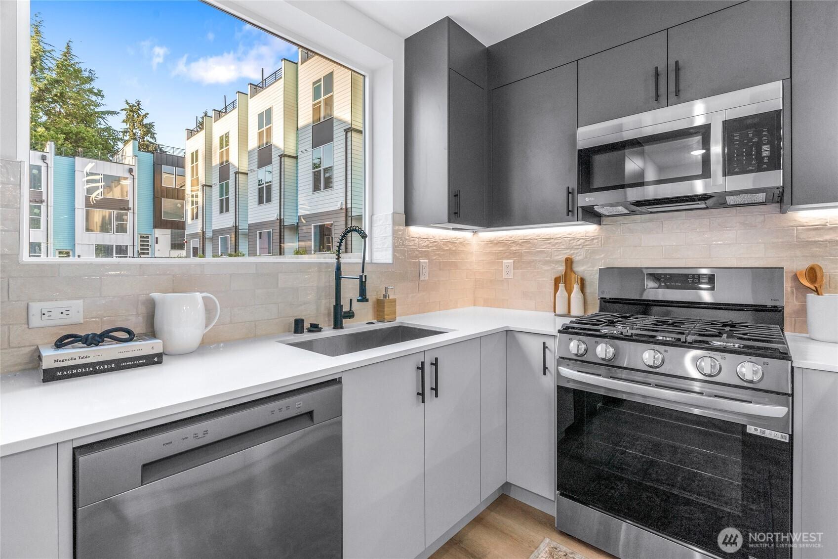 SEATTLE, Washington, 98125, United States, 3 Bedrooms Bedrooms, ,3 BathroomsBathrooms,Residential,For Sale,1995957