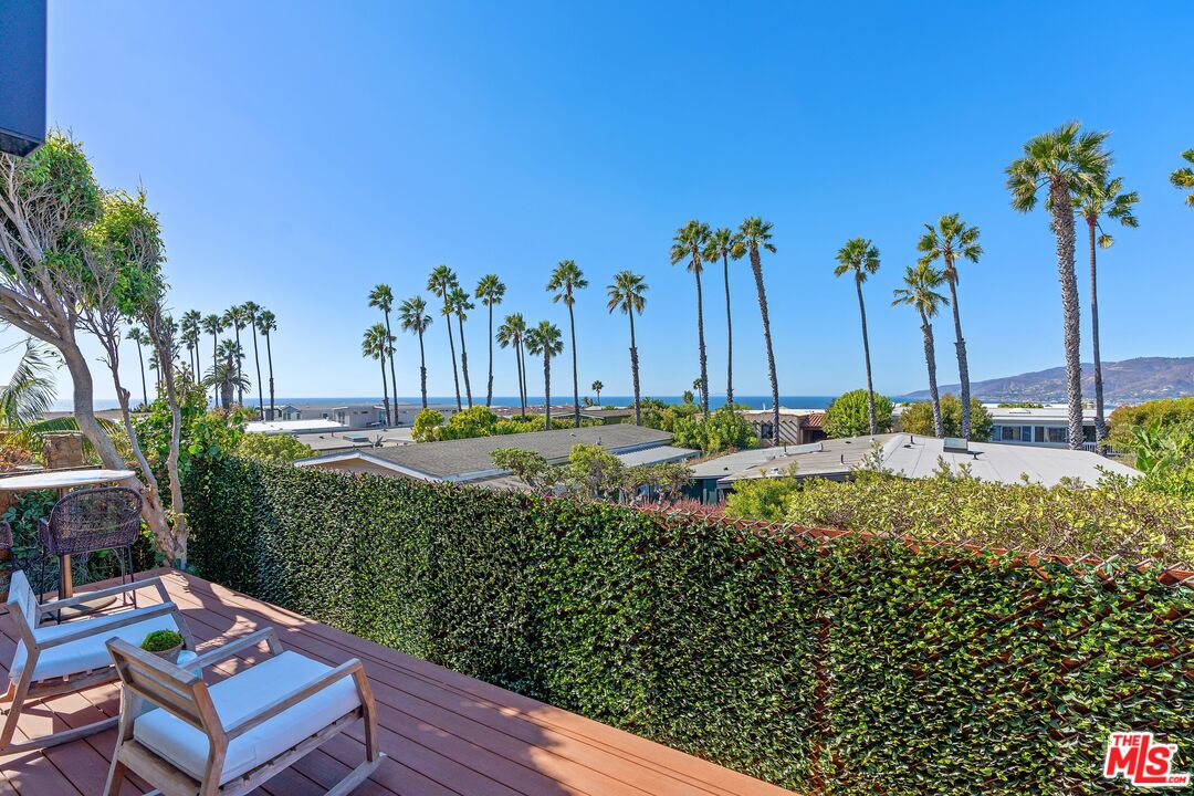 Malibu, California, 90265, United States, 4 Bedrooms Bedrooms, ,3 BathroomsBathrooms,Residential,For Sale,1907056