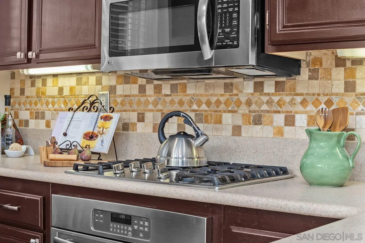 Escondido, California, 92026, United States, 3 Bedrooms Bedrooms, ,3 BathroomsBathrooms,Residential,For Sale,2003359