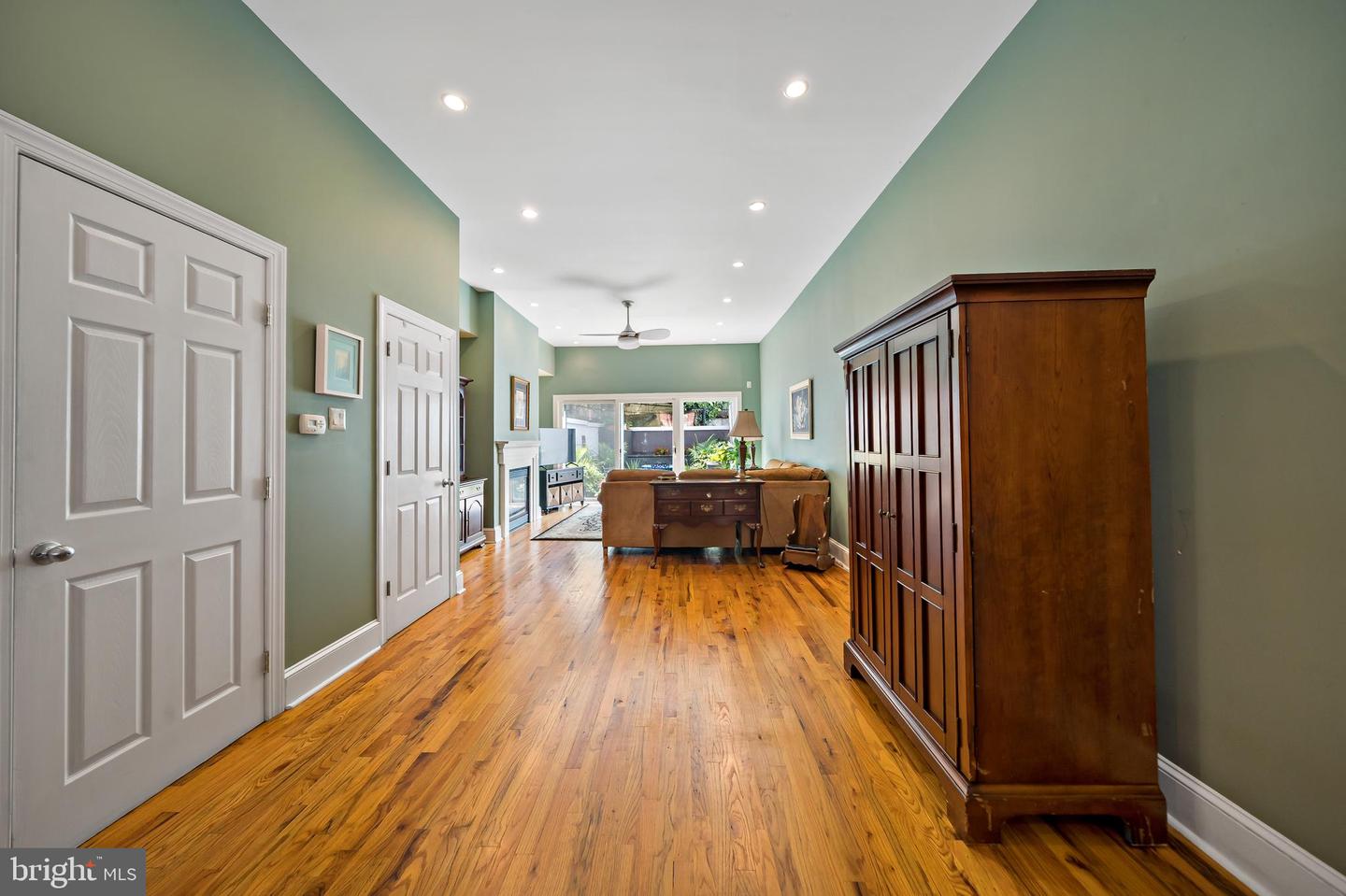 Philadelphia, Pennsylvania, 19130, United States, 3 Bedrooms Bedrooms, ,5 BathroomsBathrooms,Residential,For Sale,1908889