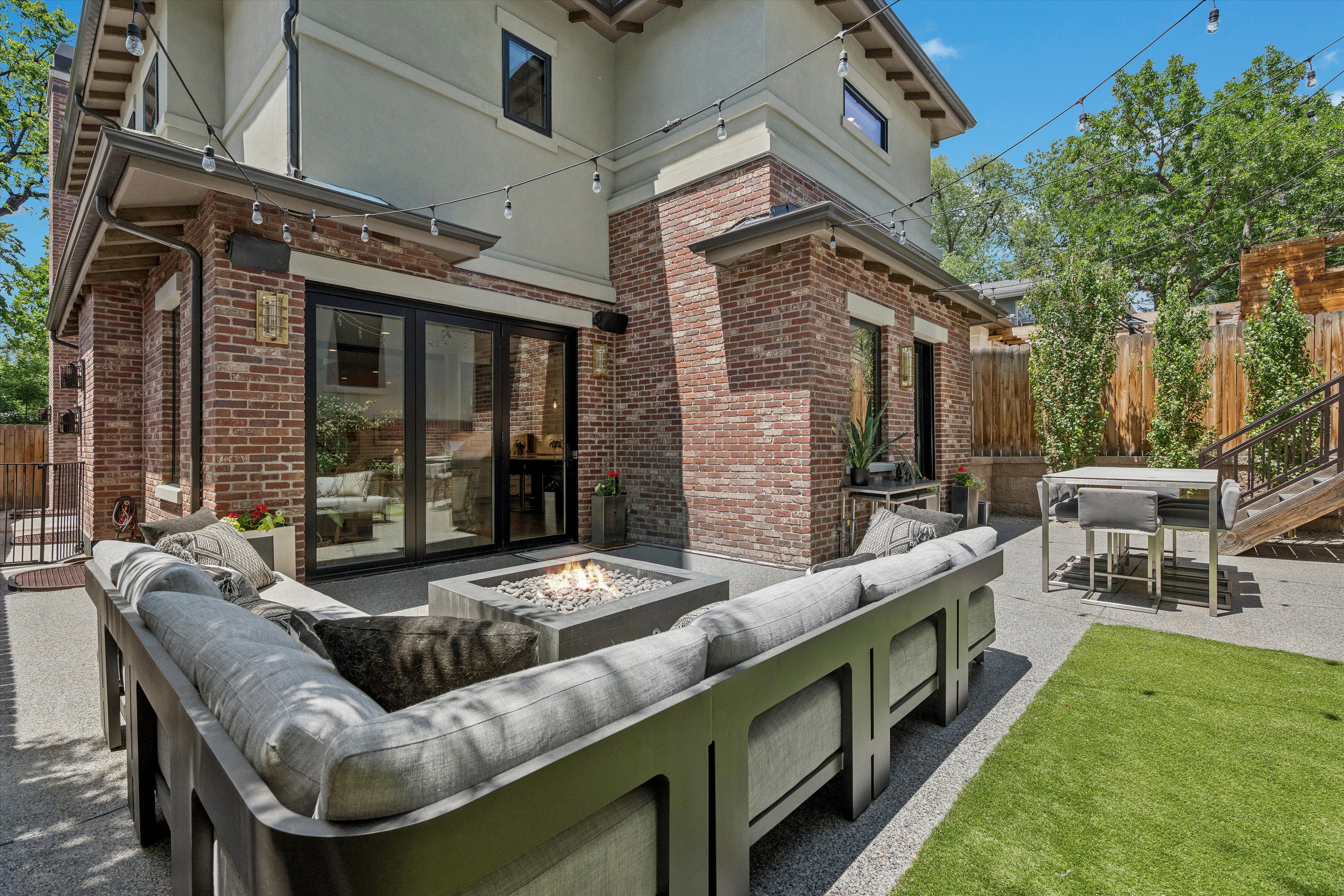  Newer-built residence offers an exceptional opportunity - 物件實景