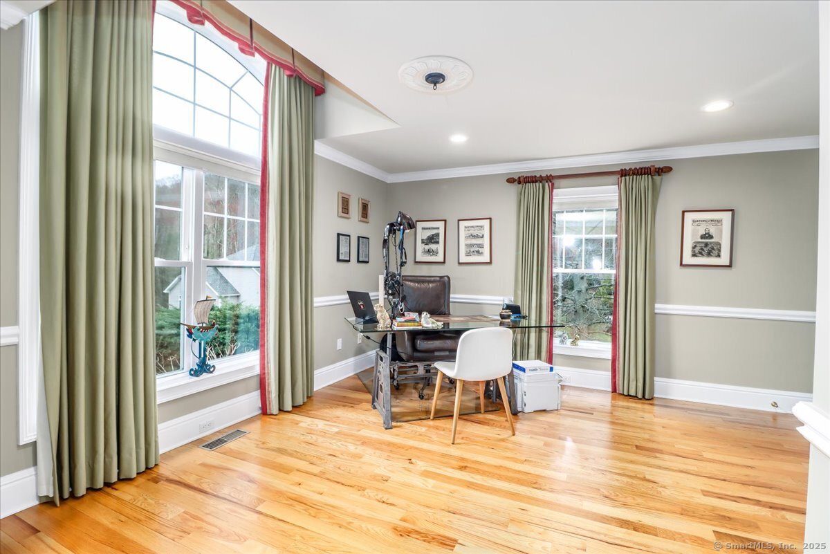 New Milford, Connecticut, 06776, United States, 2 Bedrooms Bedrooms, ,4 BathroomsBathrooms,Residential,For Sale,1938812