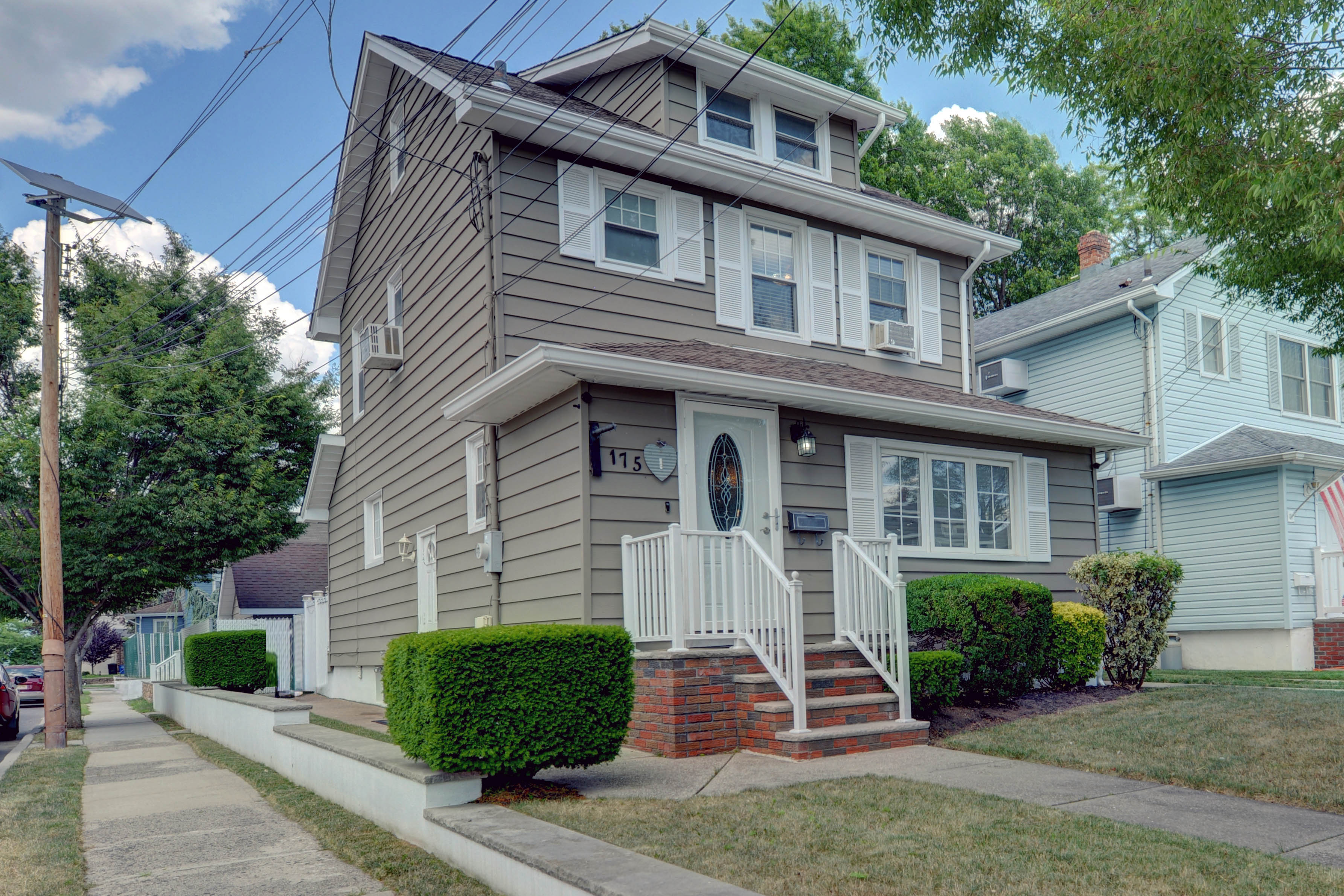 Lyndhurst, New Jersey, 07071, United States, 3 Bedrooms Bedrooms, ,2 BathroomsBathrooms,Residential,For Sale,1915781