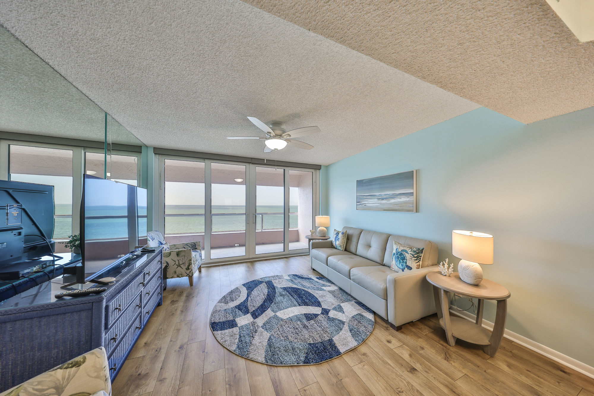 Clearwater Beach, Florida, 33767, United States, 1 Bedroom Bedrooms, ,2 BathroomsBathrooms,Residential,For Sale,1977672