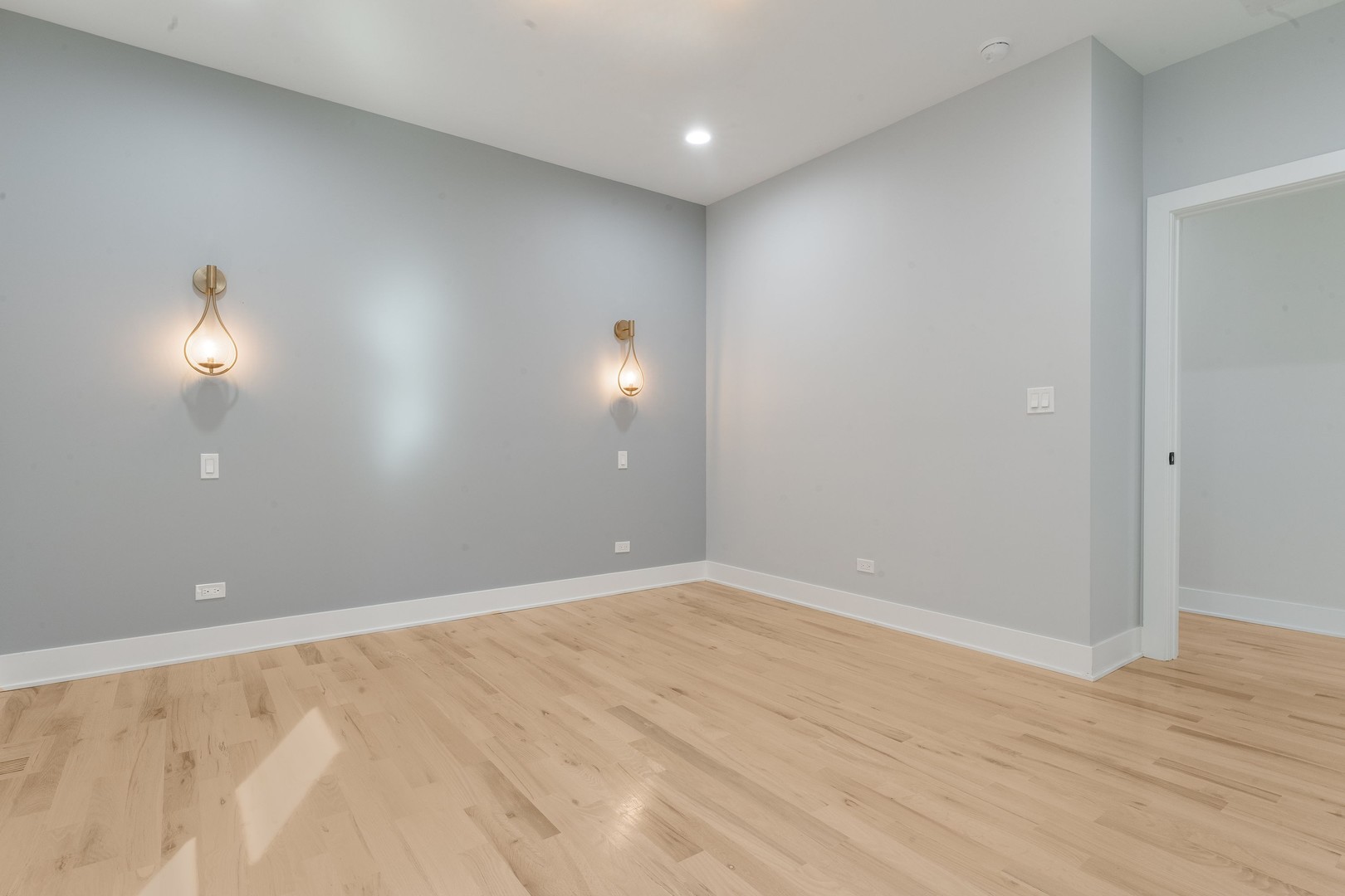Chicago, Illinois, 60637, United States, 6 Bedrooms Bedrooms, ,Residential,For Sale,1938813
