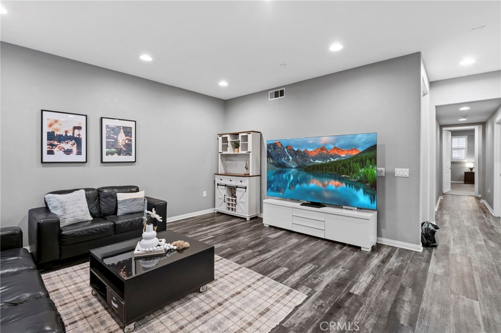 Irvine, California, 92618, United States, 2 Bedrooms Bedrooms, ,2 BathroomsBathrooms,Residential,For Sale,1987826