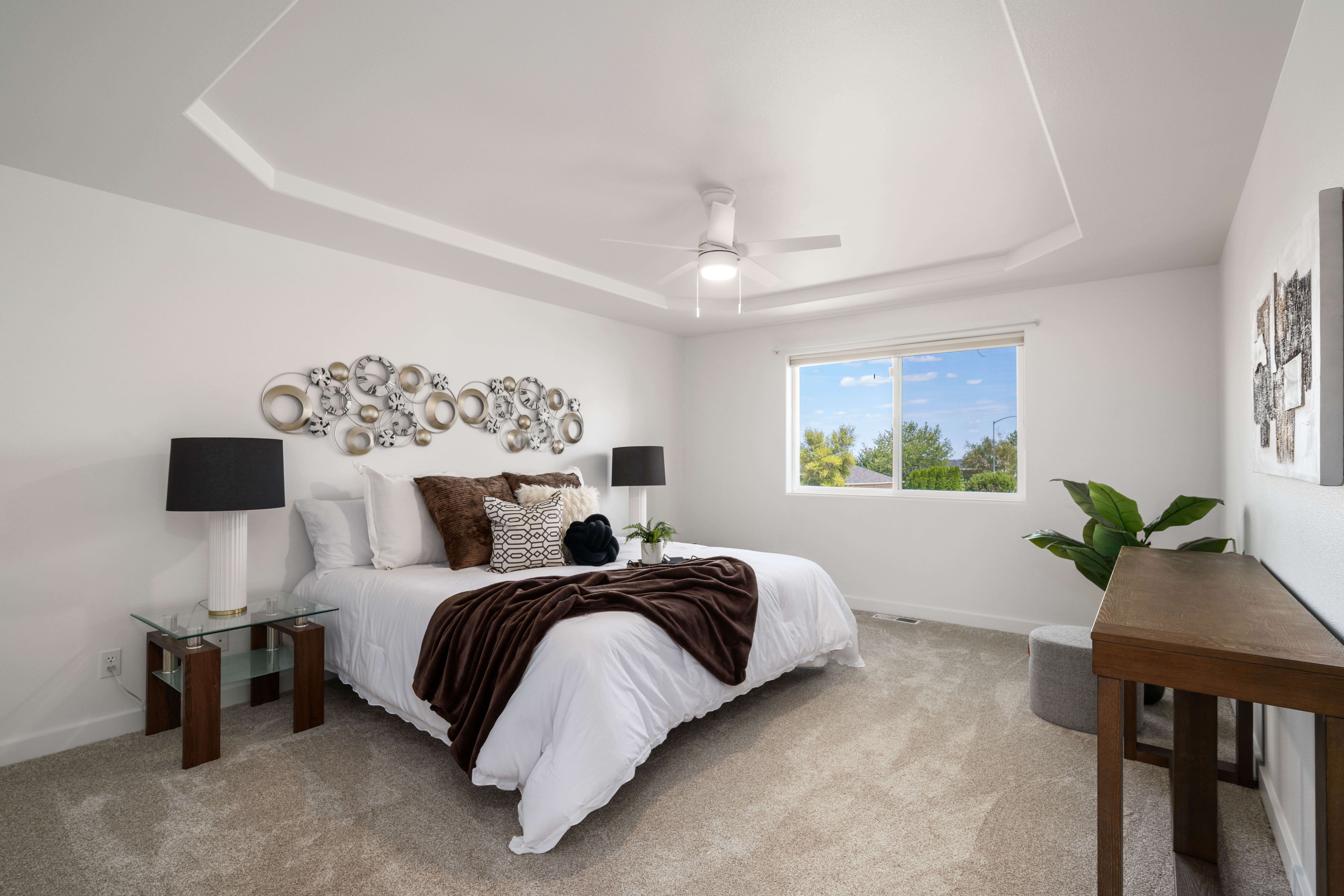  Prime Location, Private & Thoroughly Updated - 物件實景