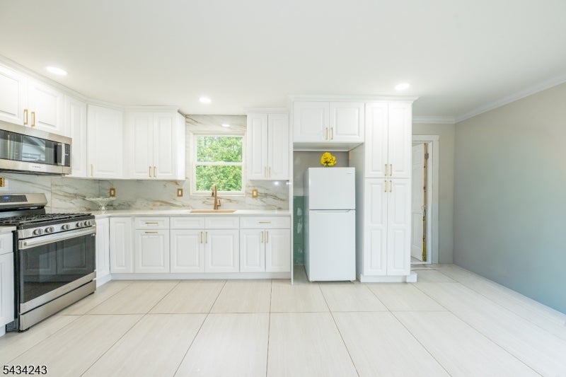 Wanaque Boro, New Jersey, 07420, United States, 4 Bedrooms Bedrooms, ,2 BathroomsBathrooms,Residential,For Sale,2049267