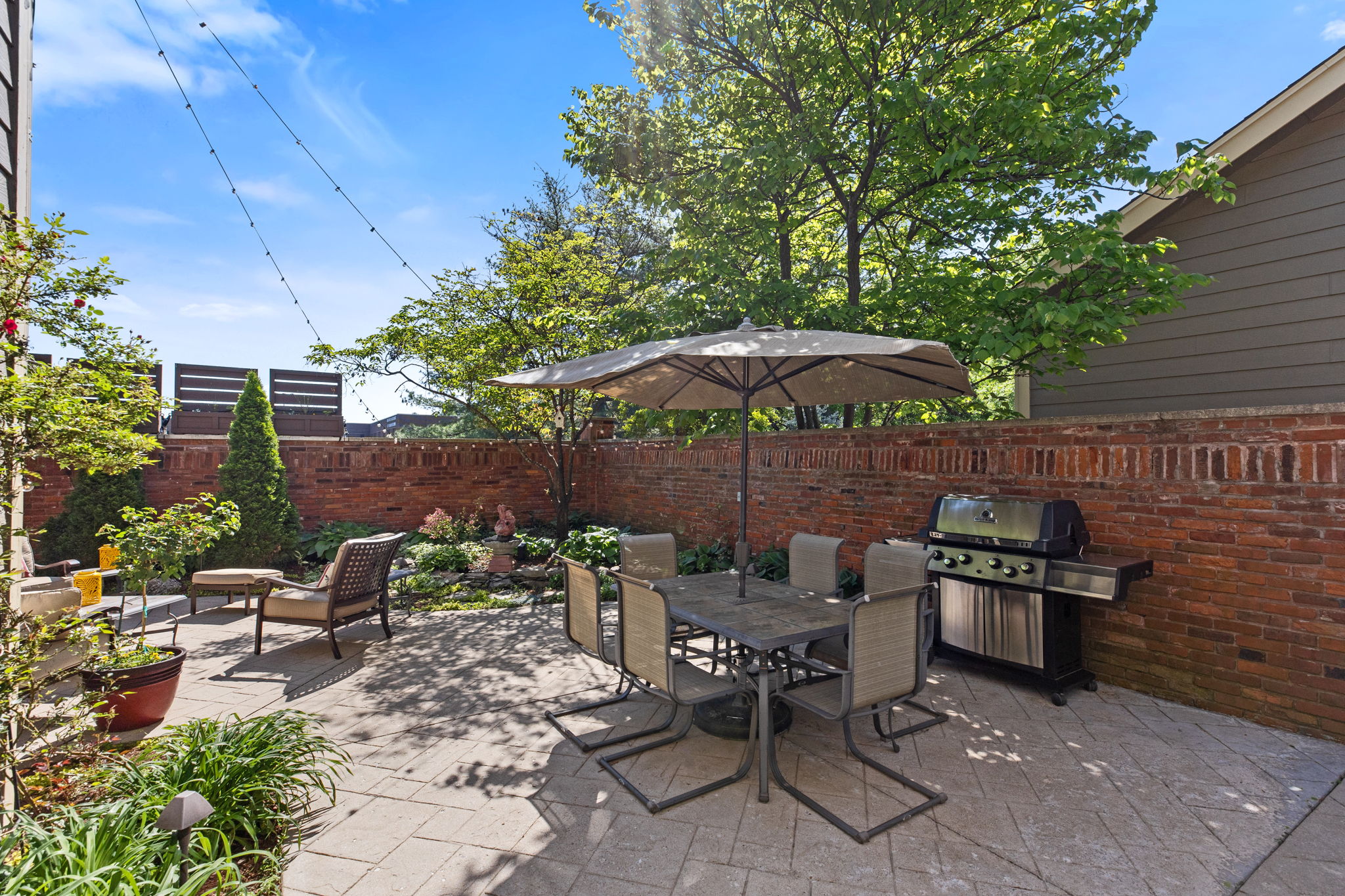  Stunning Cedar Springs Townhome with Modern Updates and Spacious Living - 物件實景