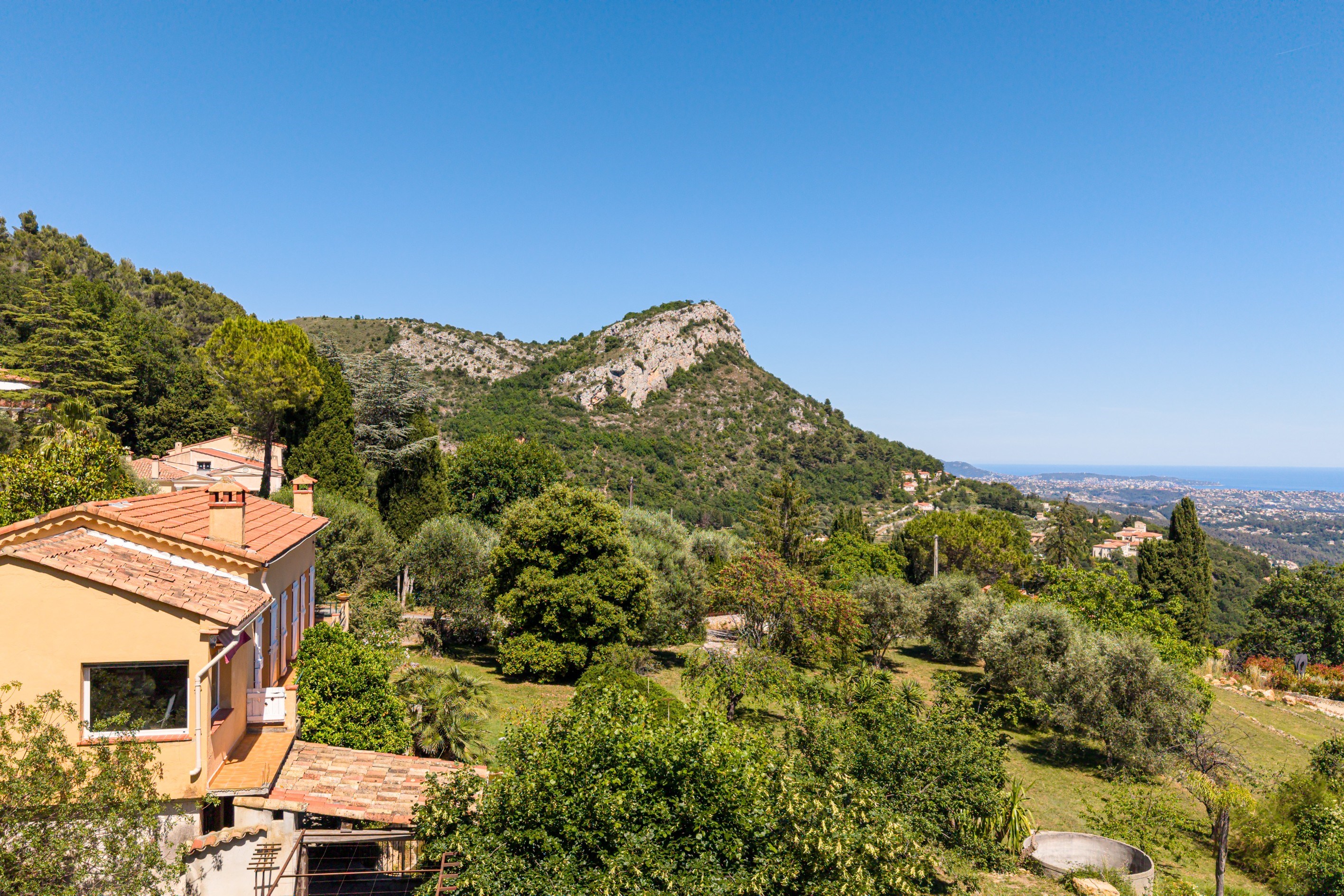  Sea view property with development potential in Vence - 物件實景