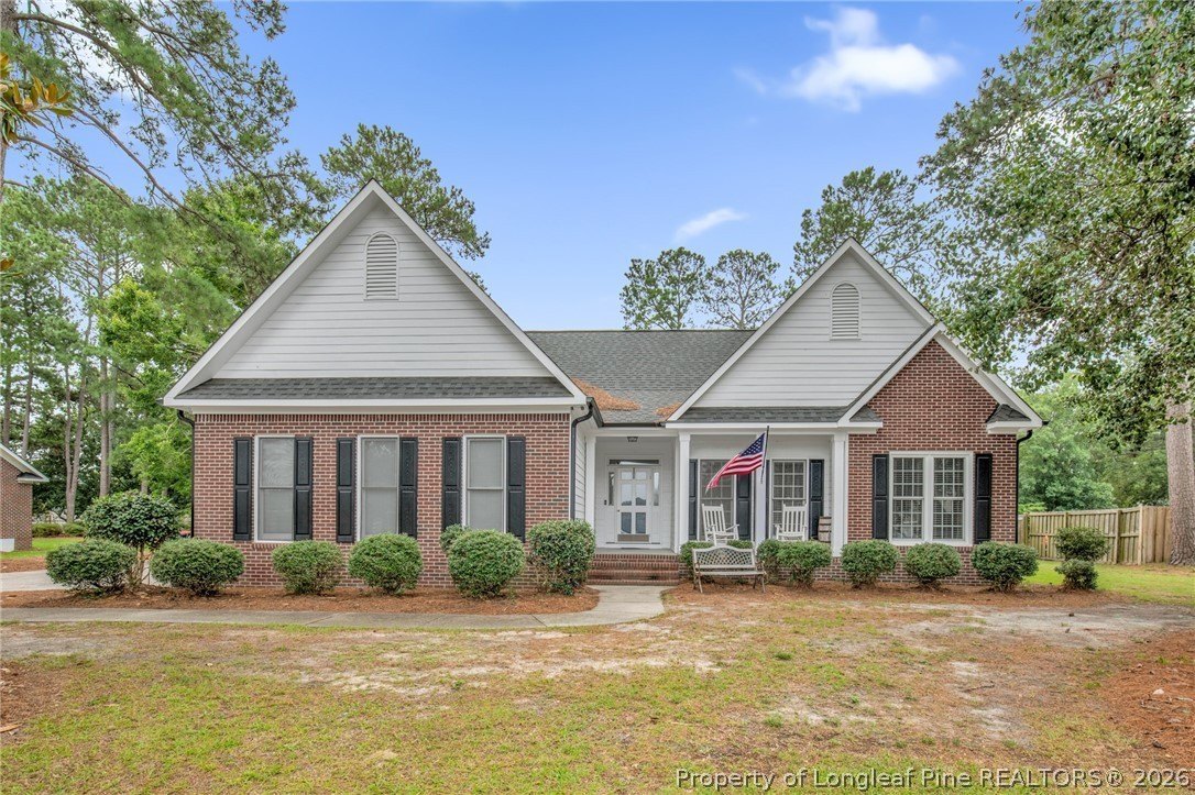 Labrador Dr, Hope Mills, NC 28348