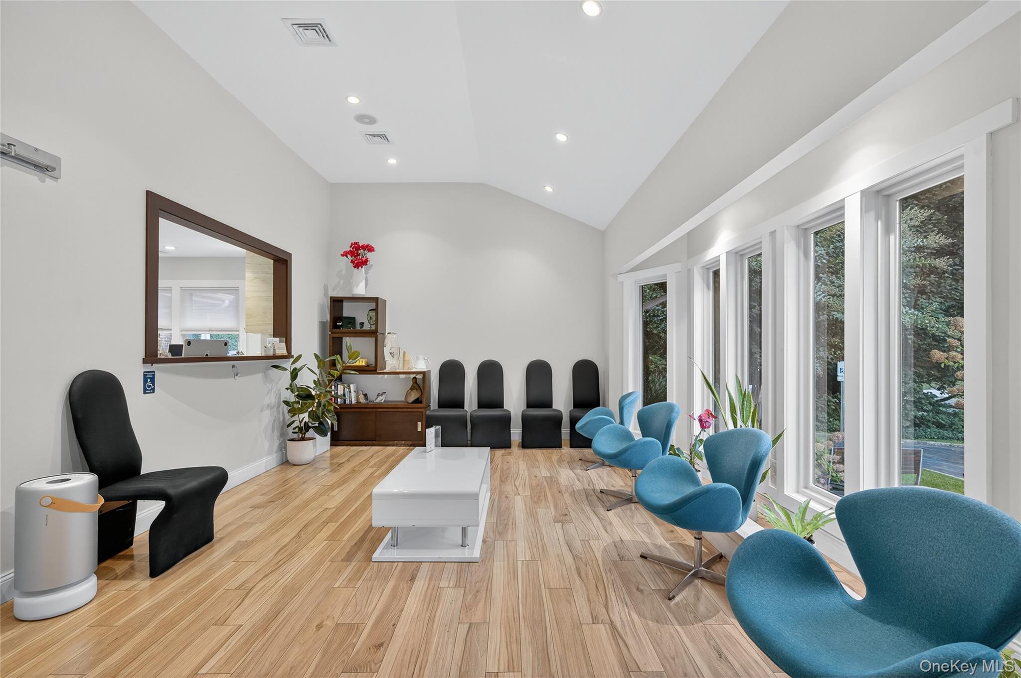  634 Park Avenue, Huntington, NY, 11743 - 物件實景
