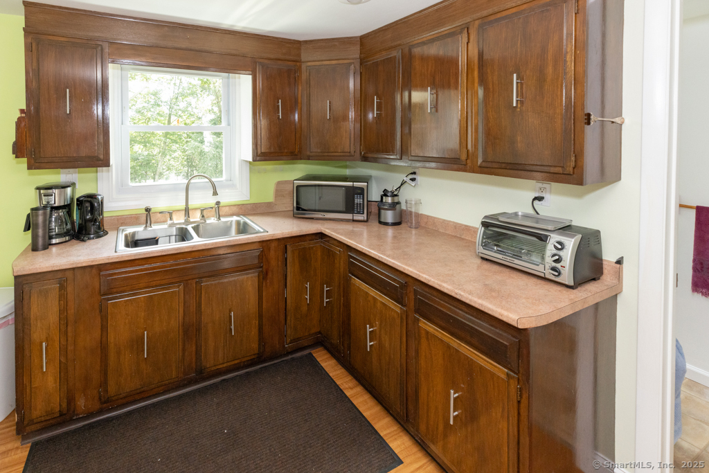 Montville, Connecticut, 06382, United States, 5 Bedrooms Bedrooms, ,3 BathroomsBathrooms,Residential,For Sale,1895951
