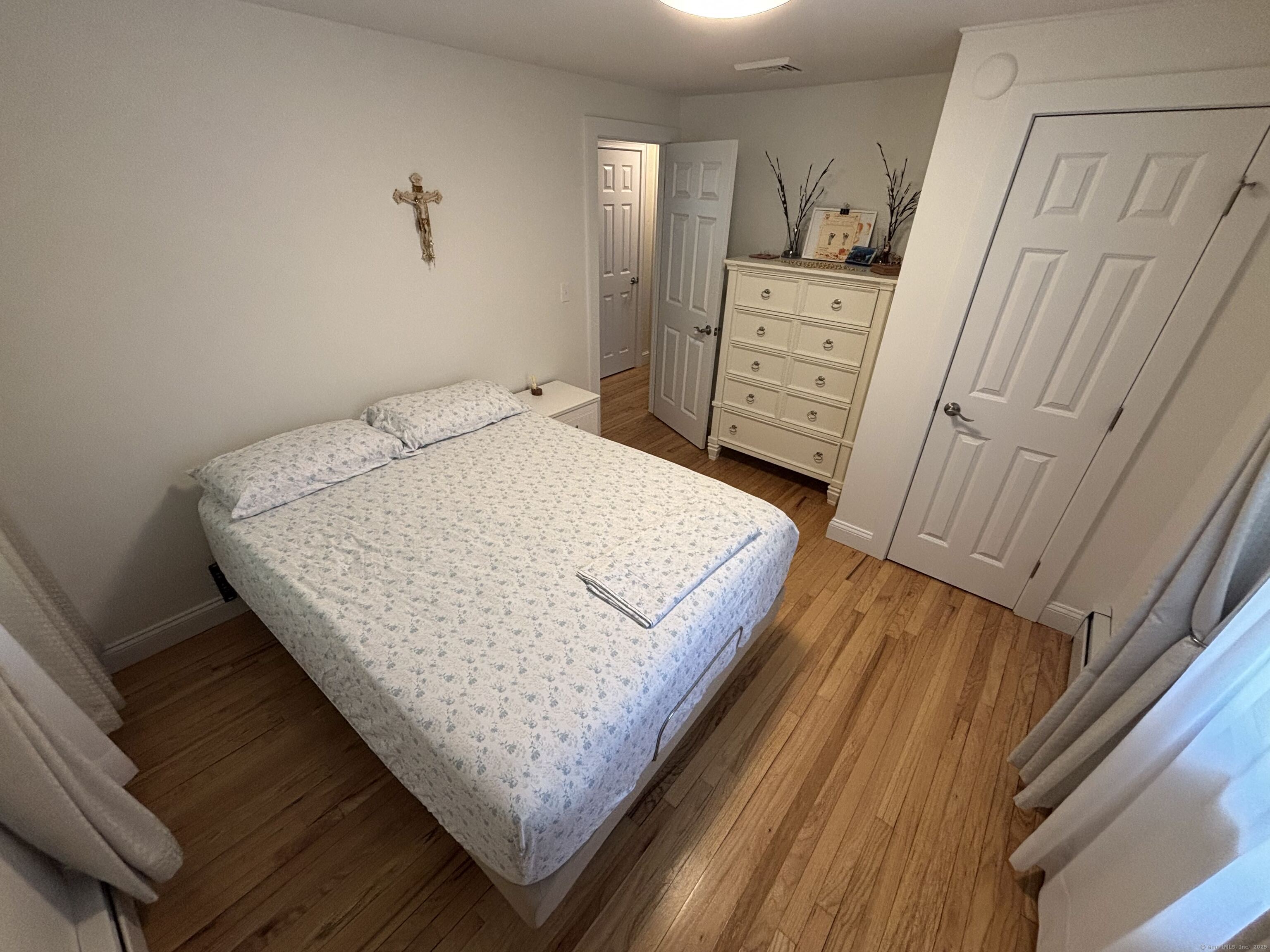 East Lyme, Connecticut, 06357, United States, 3 Bedrooms Bedrooms, ,2 BathroomsBathrooms,Residential,For Sale,1931029