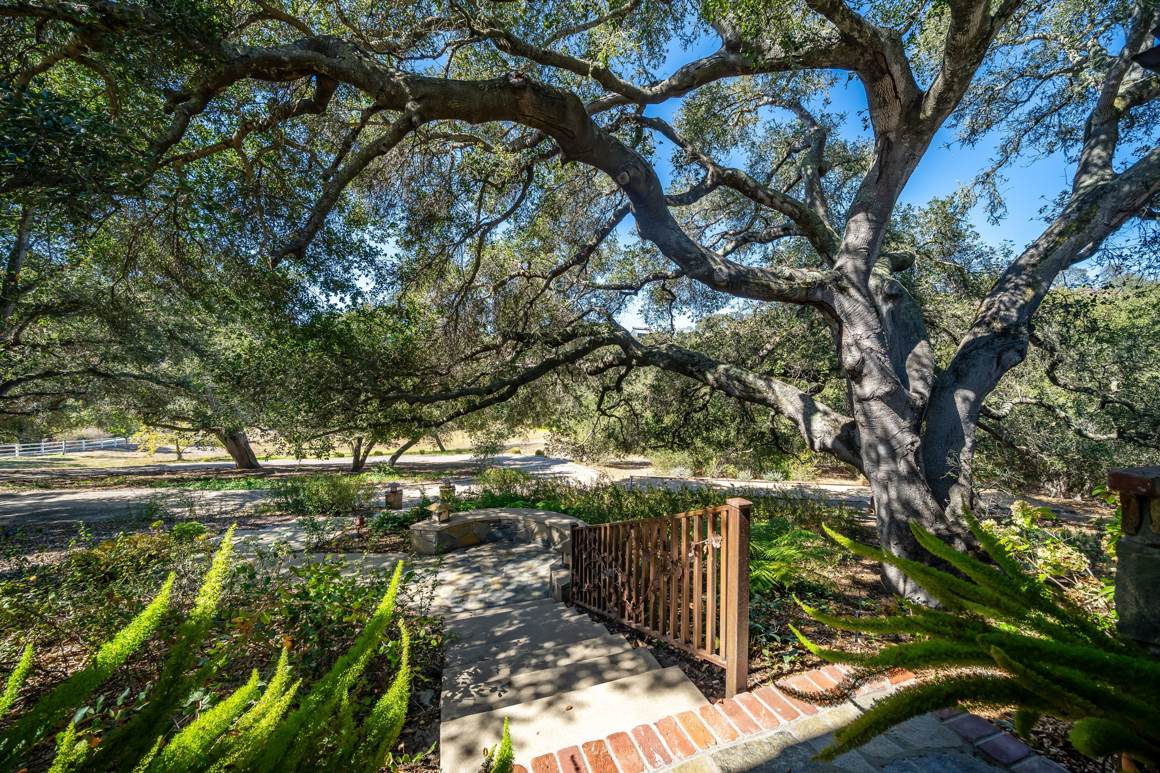  Timeless Craftsman Estate with Resort-Style Outdoor Living - 物件實景