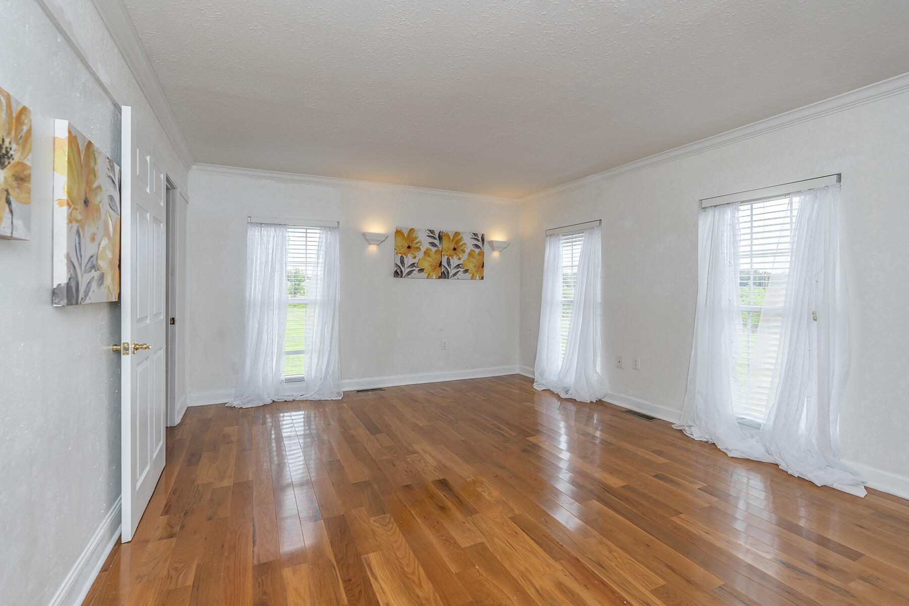 Jeffersonville, Kentucky, 40337, United States, 5 Bedrooms Bedrooms, ,4 BathroomsBathrooms,Residential,For Sale,1989610