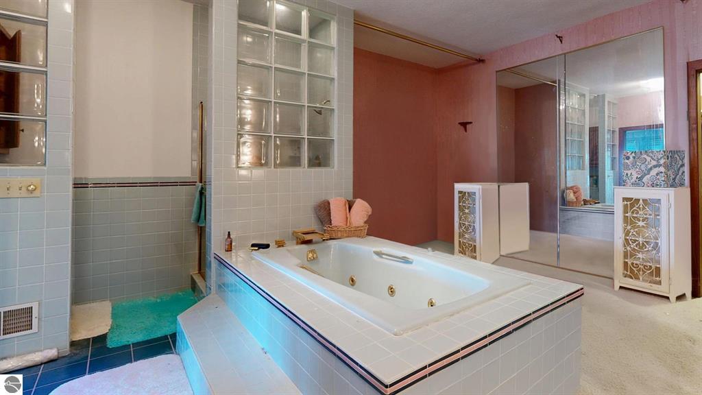 Lake Isabella, Michigan, 48893, United States, 3 Bedrooms Bedrooms, ,6 BathroomsBathrooms,Residential,For Sale,1903716