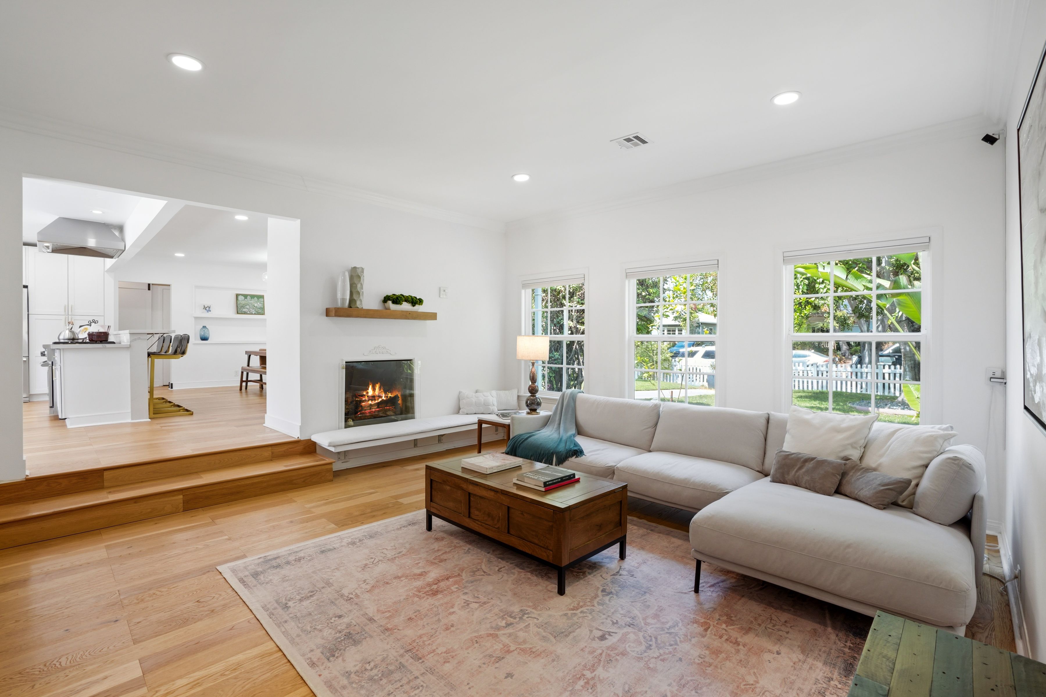  4744 Camellia Avenue - 物件實景