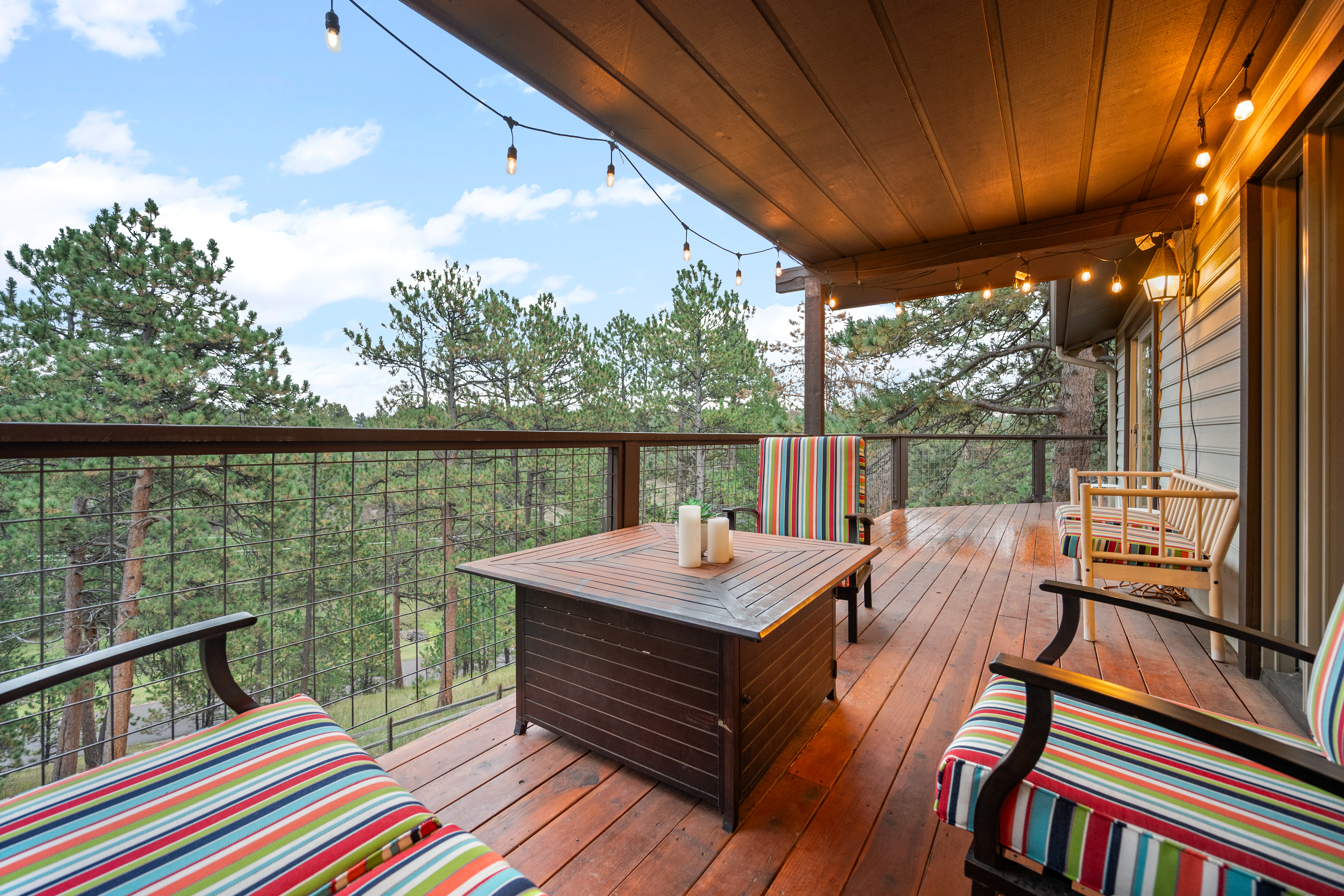  Meticulously Renovated Home in Hiwan with Sophisticated Take on Mountain Living - 物件實景