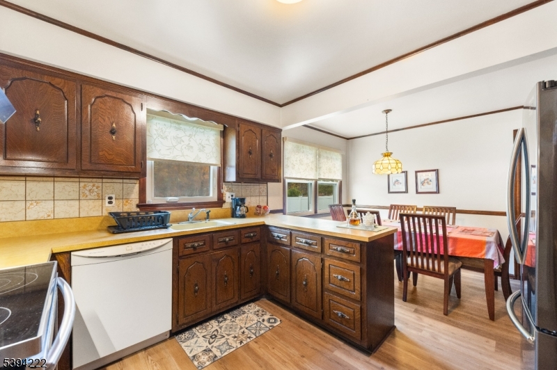 Readington Twp., New Jersey, 08889, United States, 4 Bedrooms Bedrooms, ,3 BathroomsBathrooms,Residential,For Sale,1989710