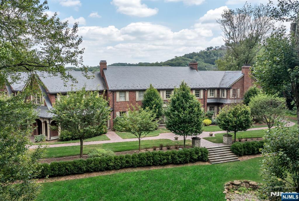 Franklin Lakes, New Jersey, 07417, United States, 6 Bedrooms Bedrooms, ,7 BathroomsBathrooms,Residential,For Sale,1903757